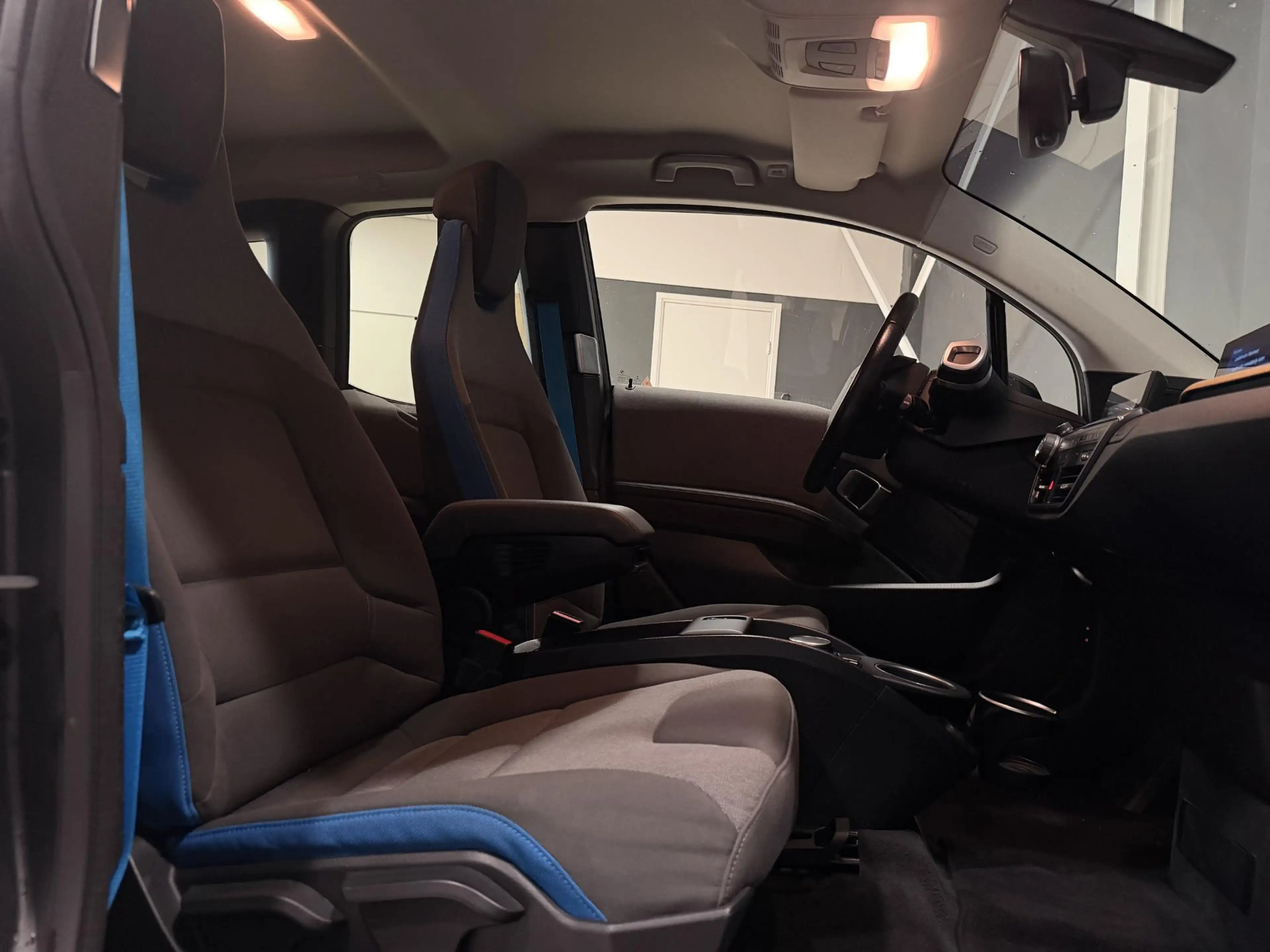 BMW i3 Dark Shadow Edition 120Ah 42 kWh — photo 38