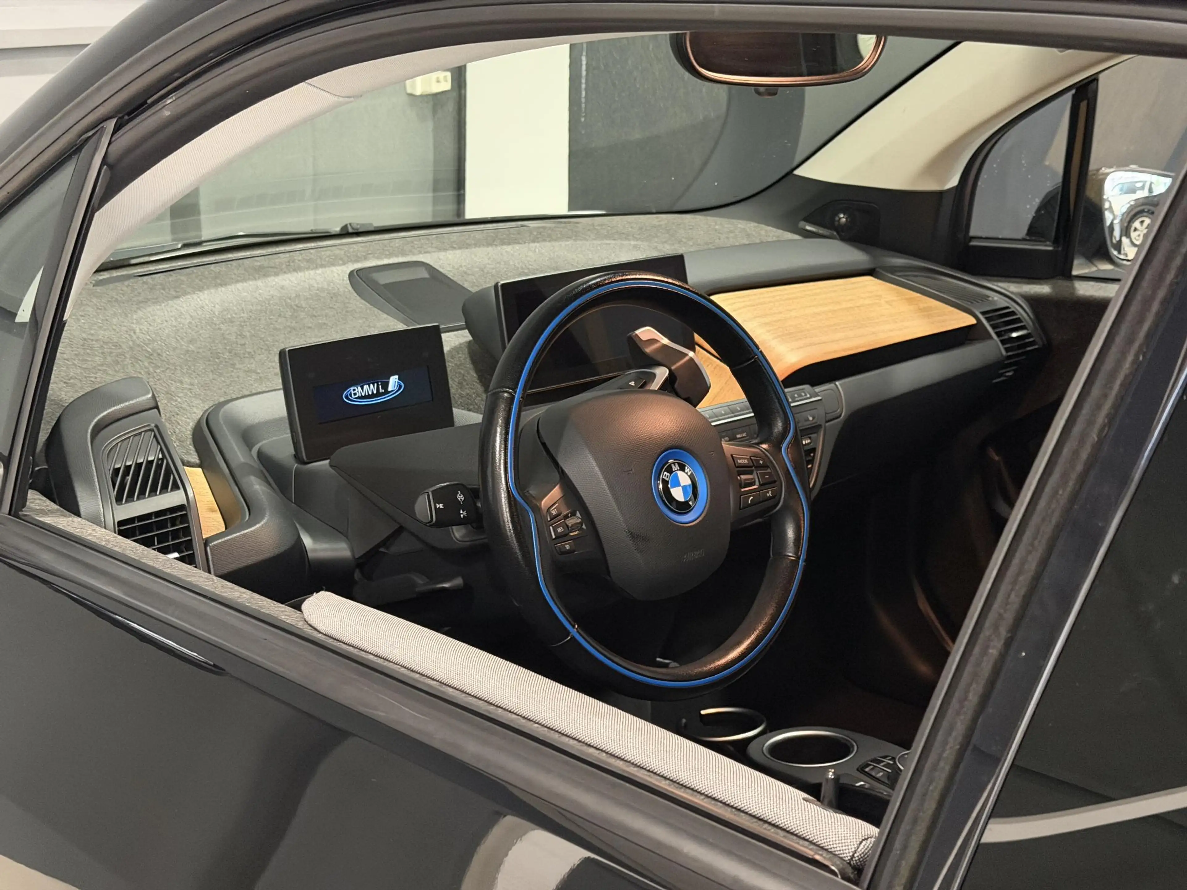 BMW i3 Dark Shadow Edition 120Ah 42 kWh — photo 3