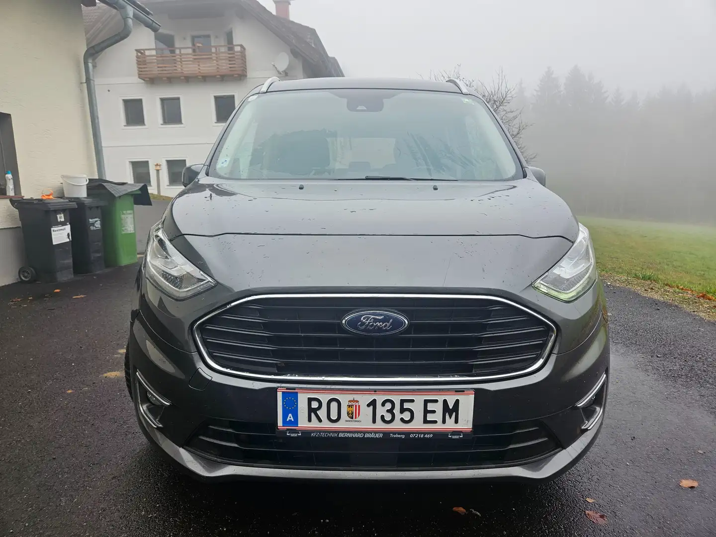 Ford Grand Tourneo 1.5 diesl Titanium Grau - 2