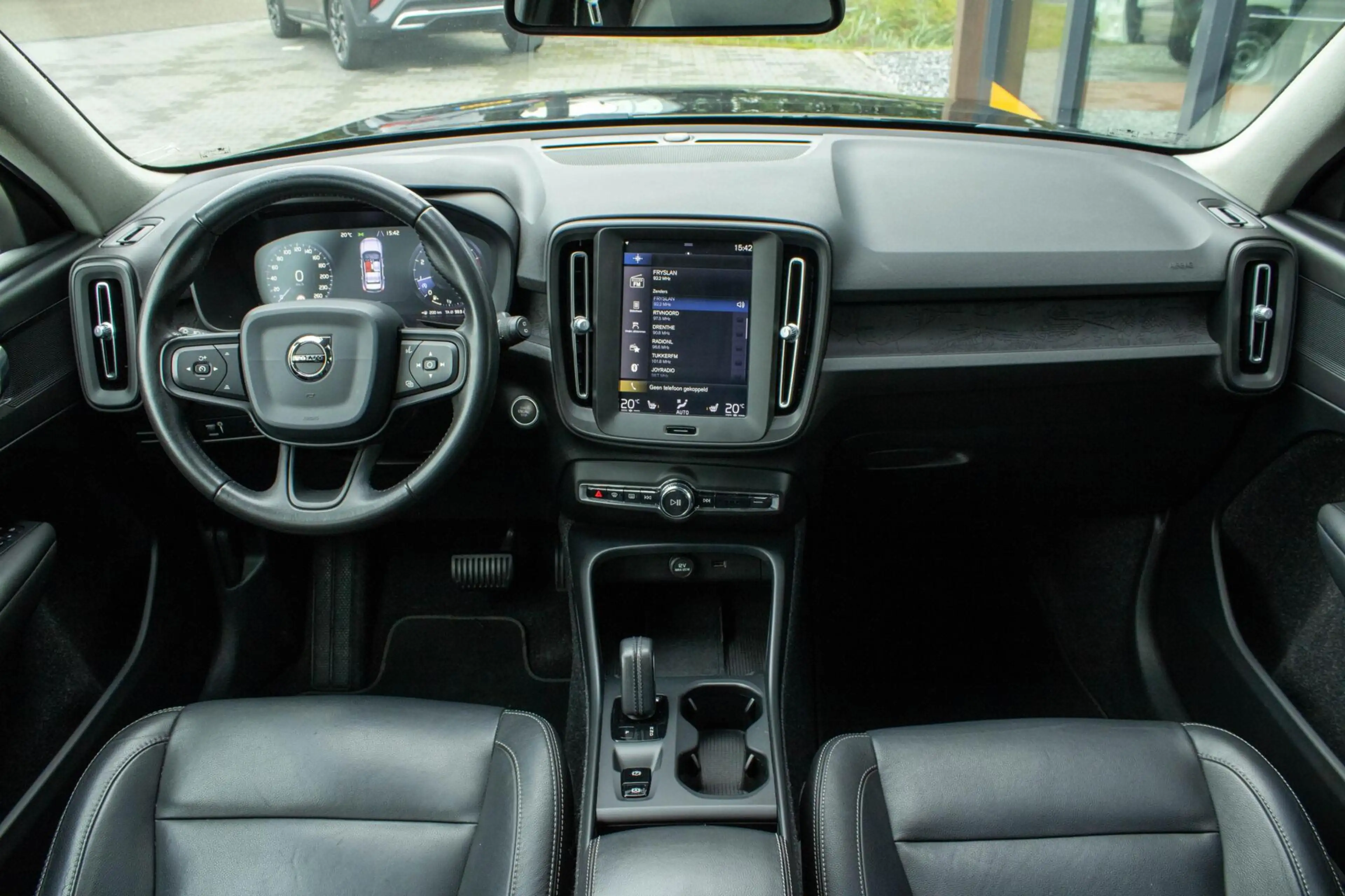 Volvo XC40 1.5 T3 Momentum|Stoelverwarming|Camera|Trekhaak|Le — photo 35