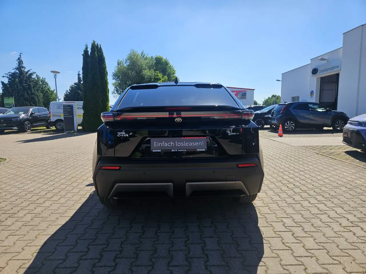 Toyota C-HR + Teamplayer 4x2 ACC+LED+Navi+SHZ+2xKlima 8