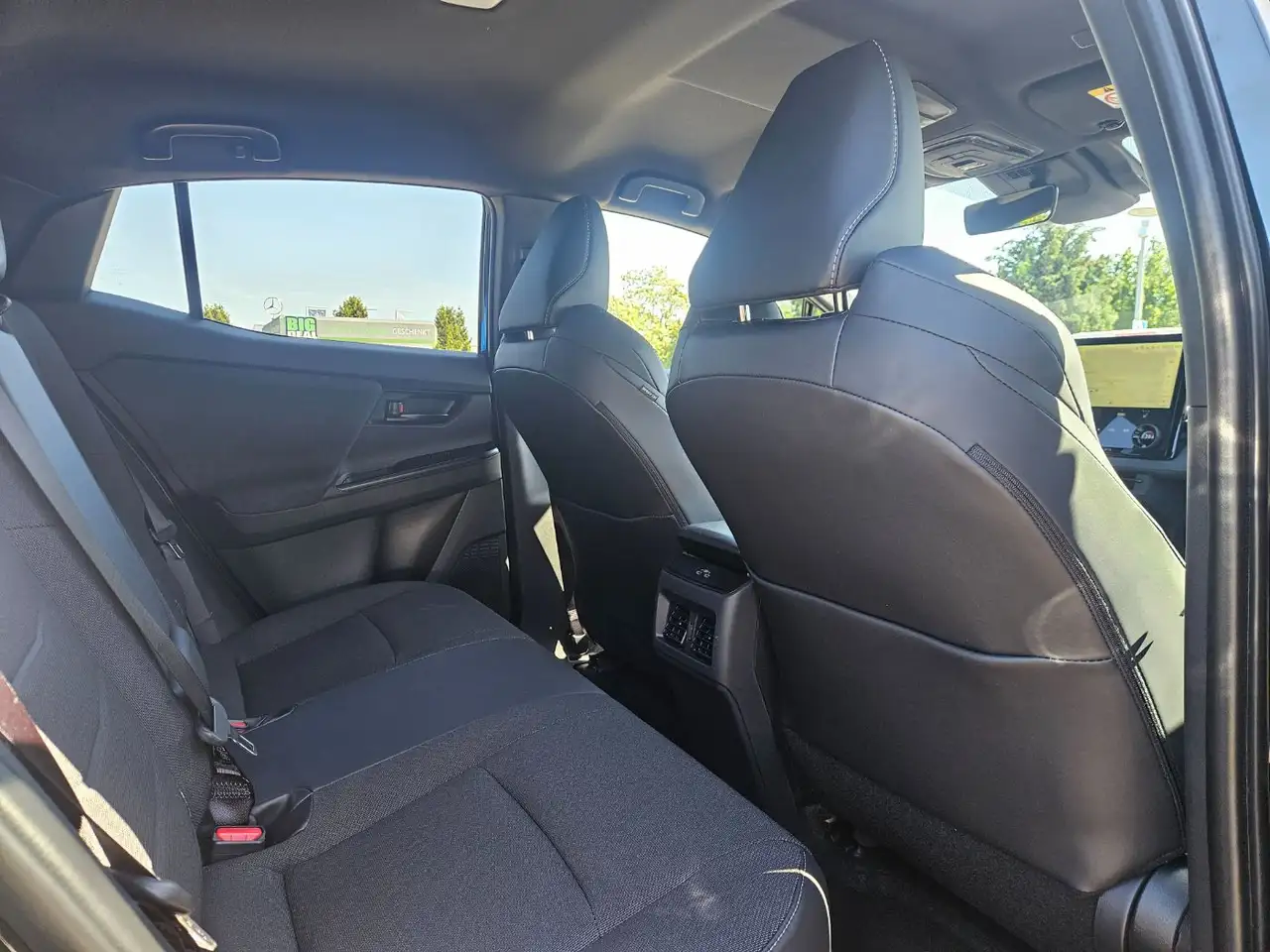 Toyota C-HR + Teamplayer 4x2 ACC+LED+Navi+SHZ+2xKlima 15