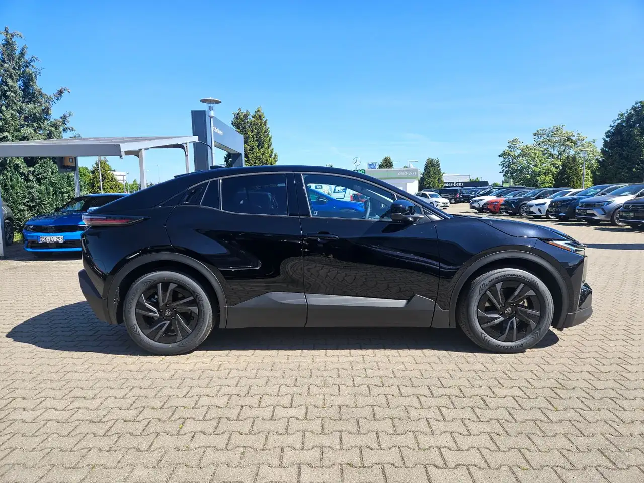 Toyota C-HR + Teamplayer 4x2 ACC+LED+Navi+SHZ+2xKlima 13