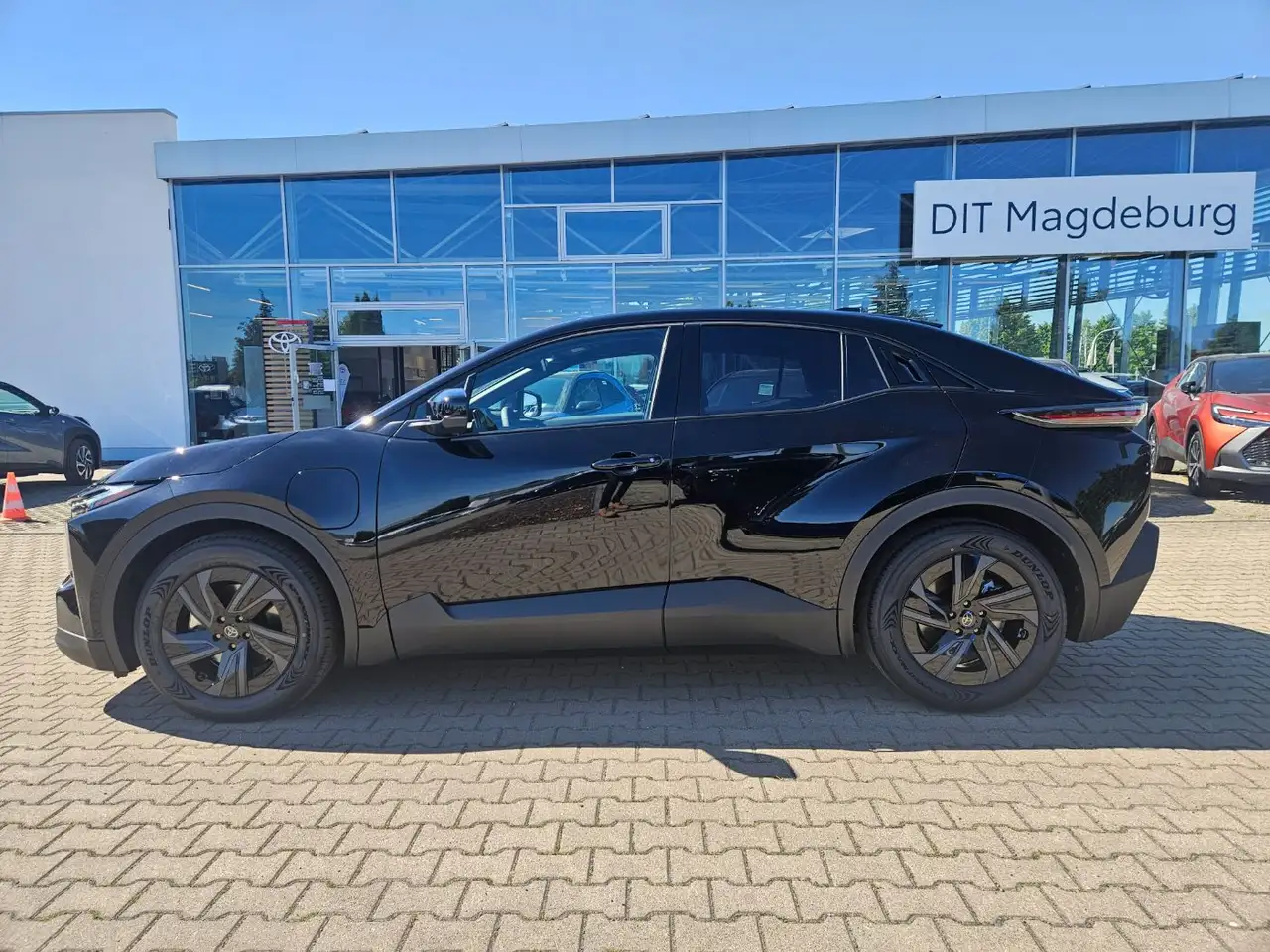 Toyota C-HR + Teamplayer 4x2 ACC+LED+Navi+SHZ+2xKlima 6