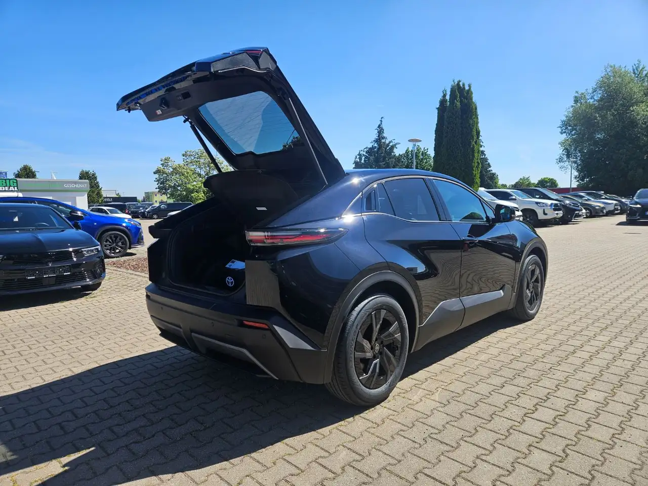 Toyota C-HR + Teamplayer 4x2 ACC+LED+Navi+SHZ+2xKlima 10