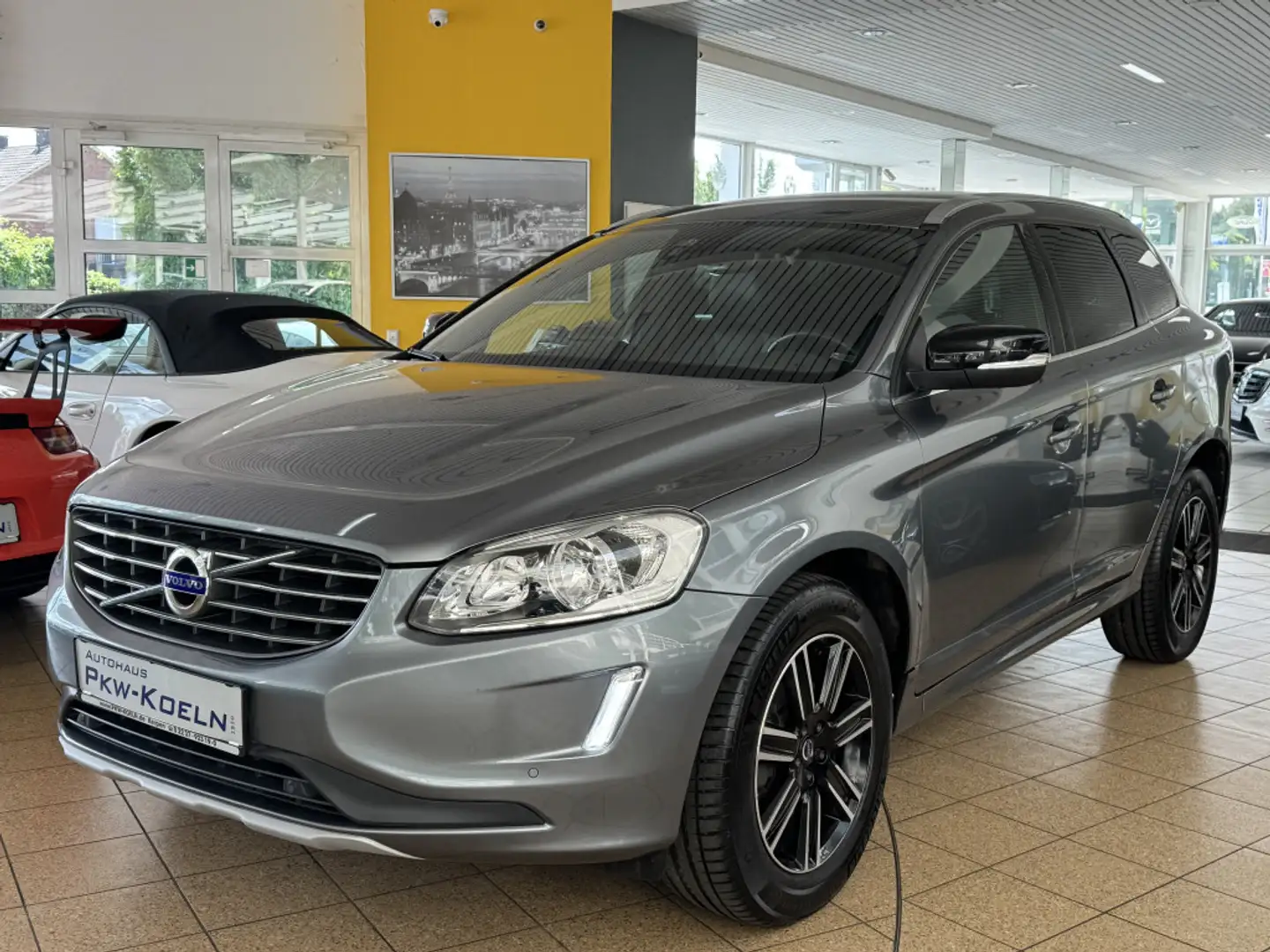 Volvo XC60 D4 Kinetic 2WD*SiTZHZG*KAMERA* Grau - 1