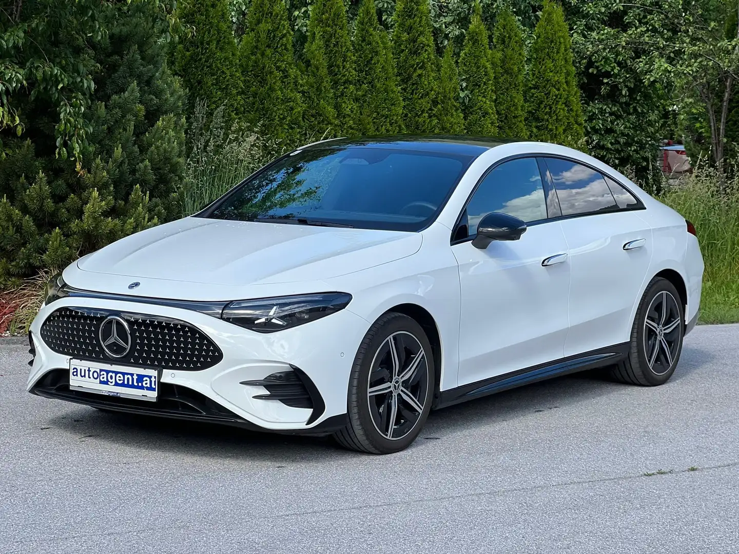 Mercedes-Benz CLA 350 350 4Matic AMG Line PANO AHK Weiß - 1
