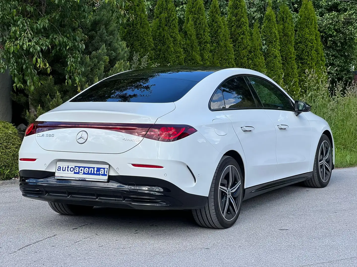 Mercedes-Benz CLA 350 350 4Matic AMG Line PANO AHK Weiß - 2