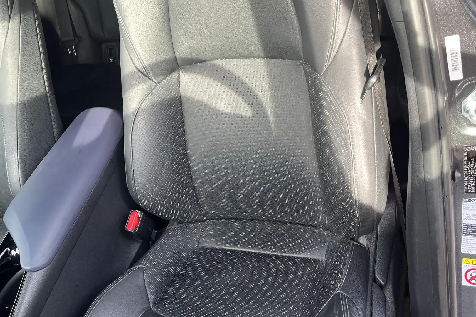 Toyota C-HR 1.8 Hybrid Bi-Tone Plus Grijs - 2