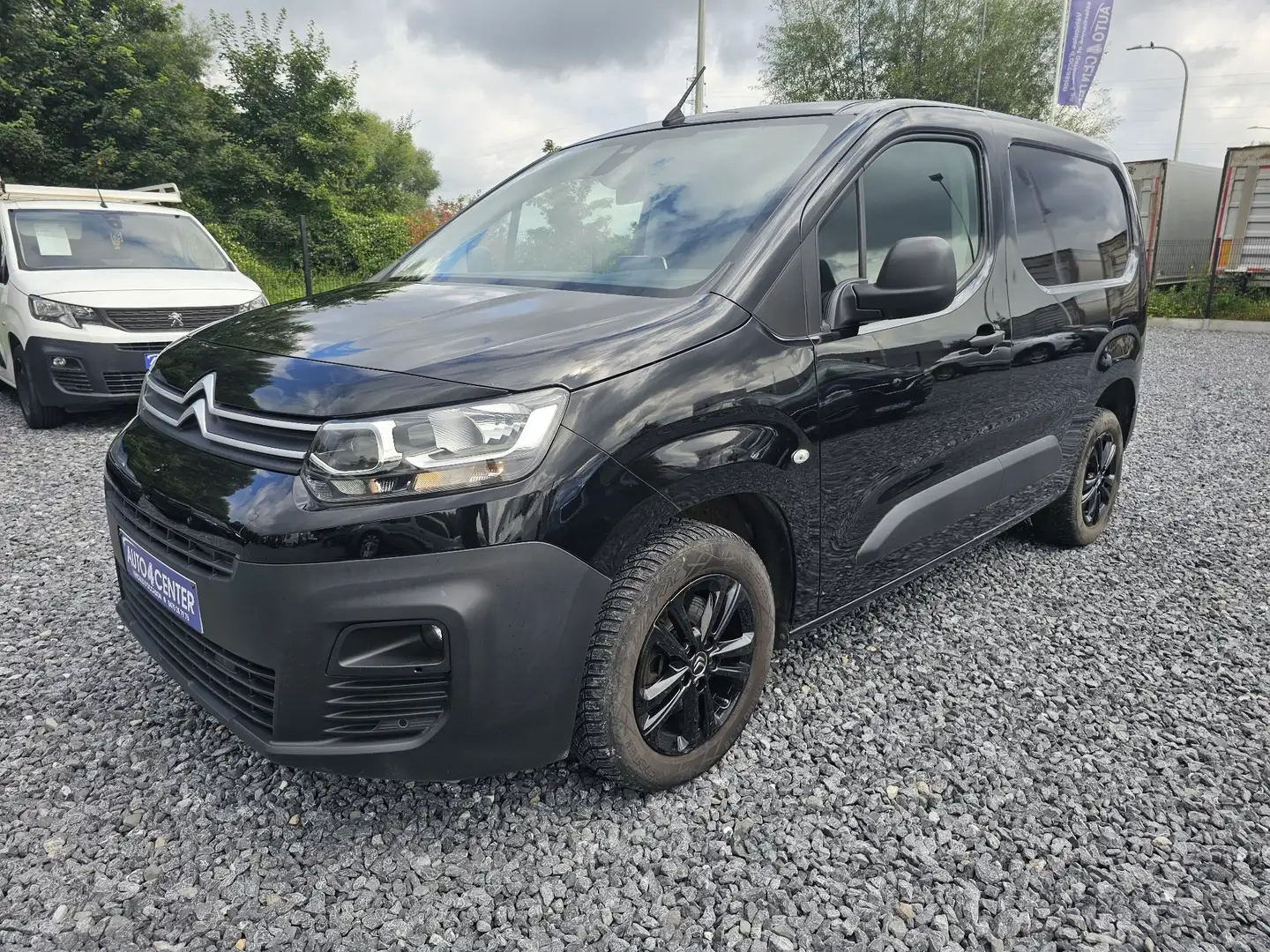 Citroen Berlingo 1.5 BlueHDi TVAC // BOITE AUTO / GARANTIE 1 AN // Zwart - 1