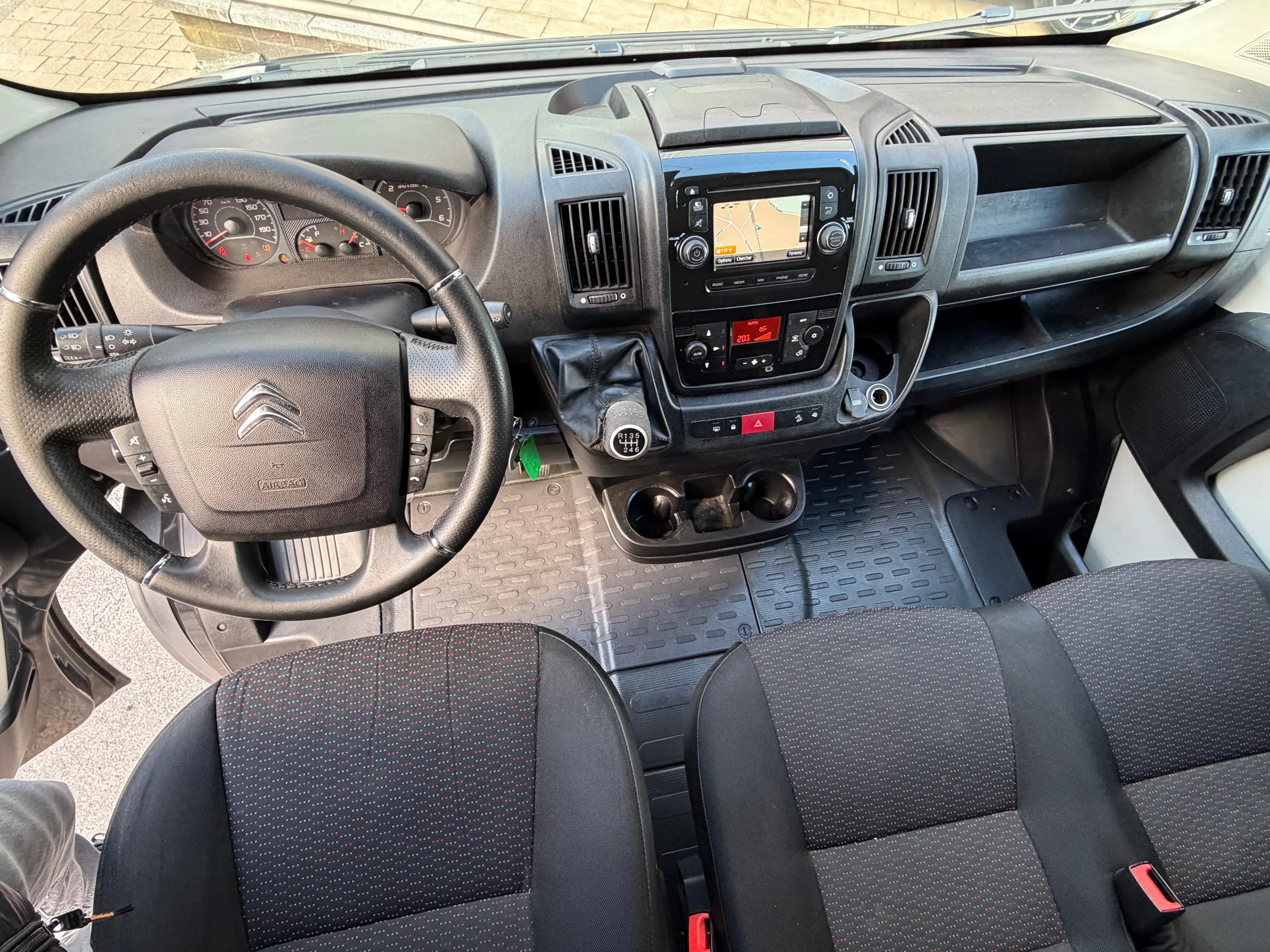 Citroen Jumper 2.0 BlueHDi L4 H2 / 3 PLACES / EURO 6B — photo 12