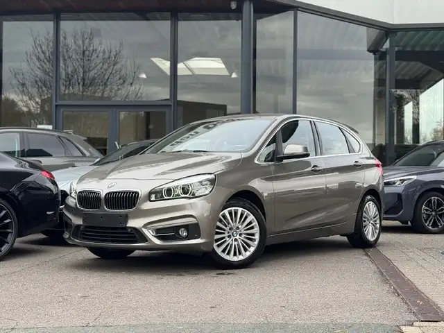 BMW 218 i Active Tourer Luxury Line/ LEER / PDC / NAVI /BT