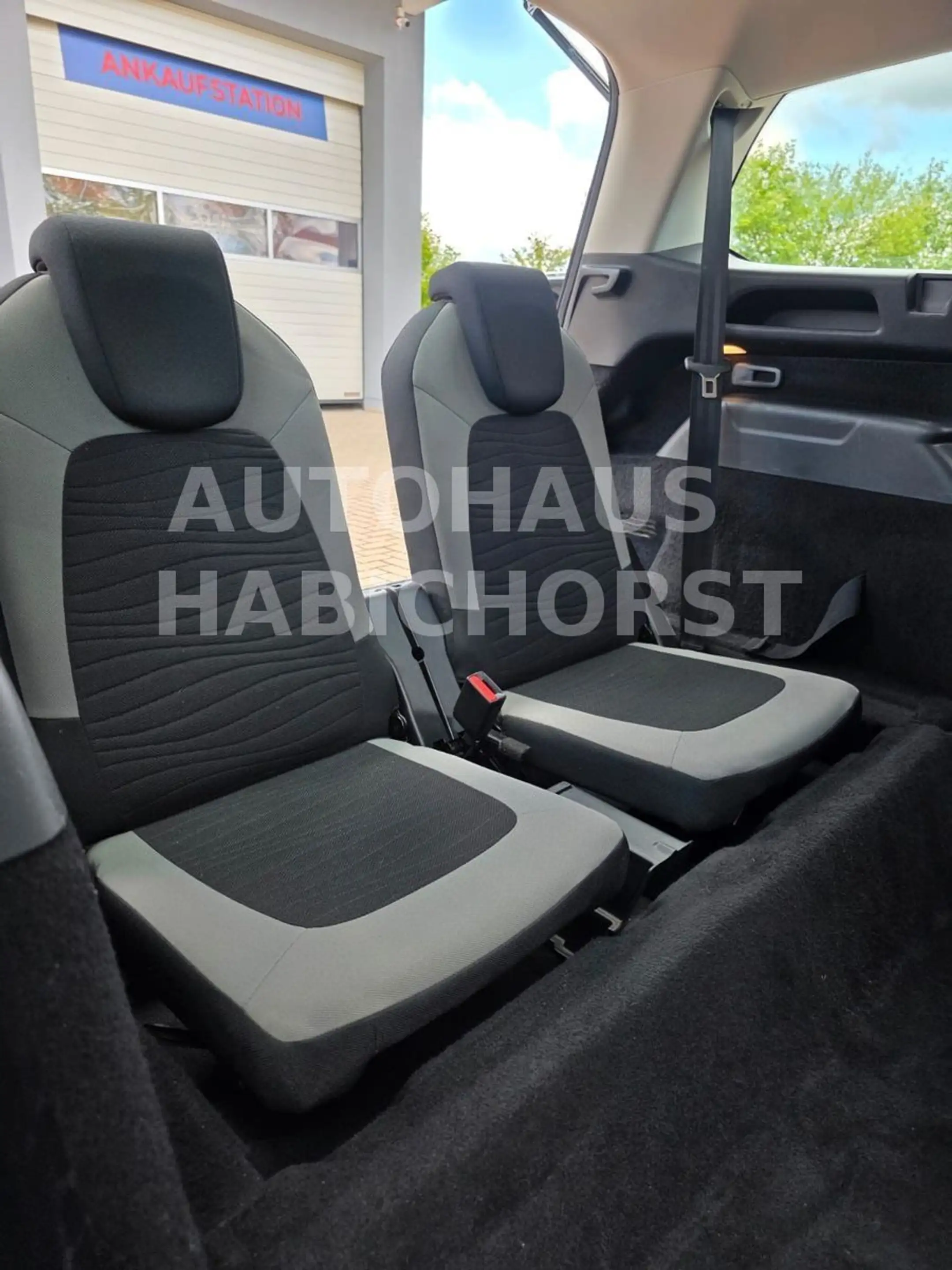 Citroen Grand C4 Picasso Grand C4 Grand Picasso e-HDi 115 Confort 7-Sitz — photo 12
