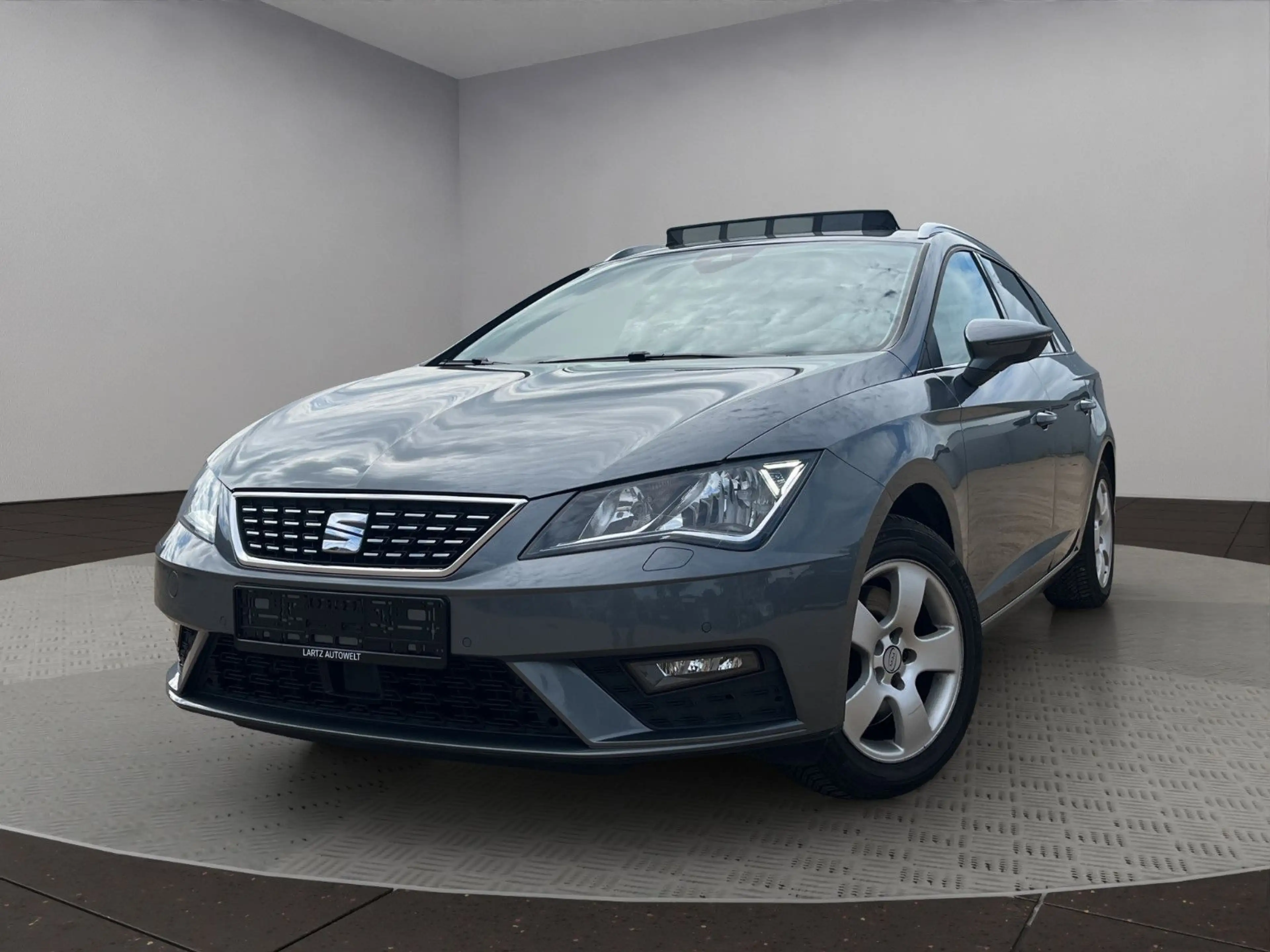 SEAT Leon ST Xcellence/ACC/CarPlay/PANO/DSG/Lane-Ass.