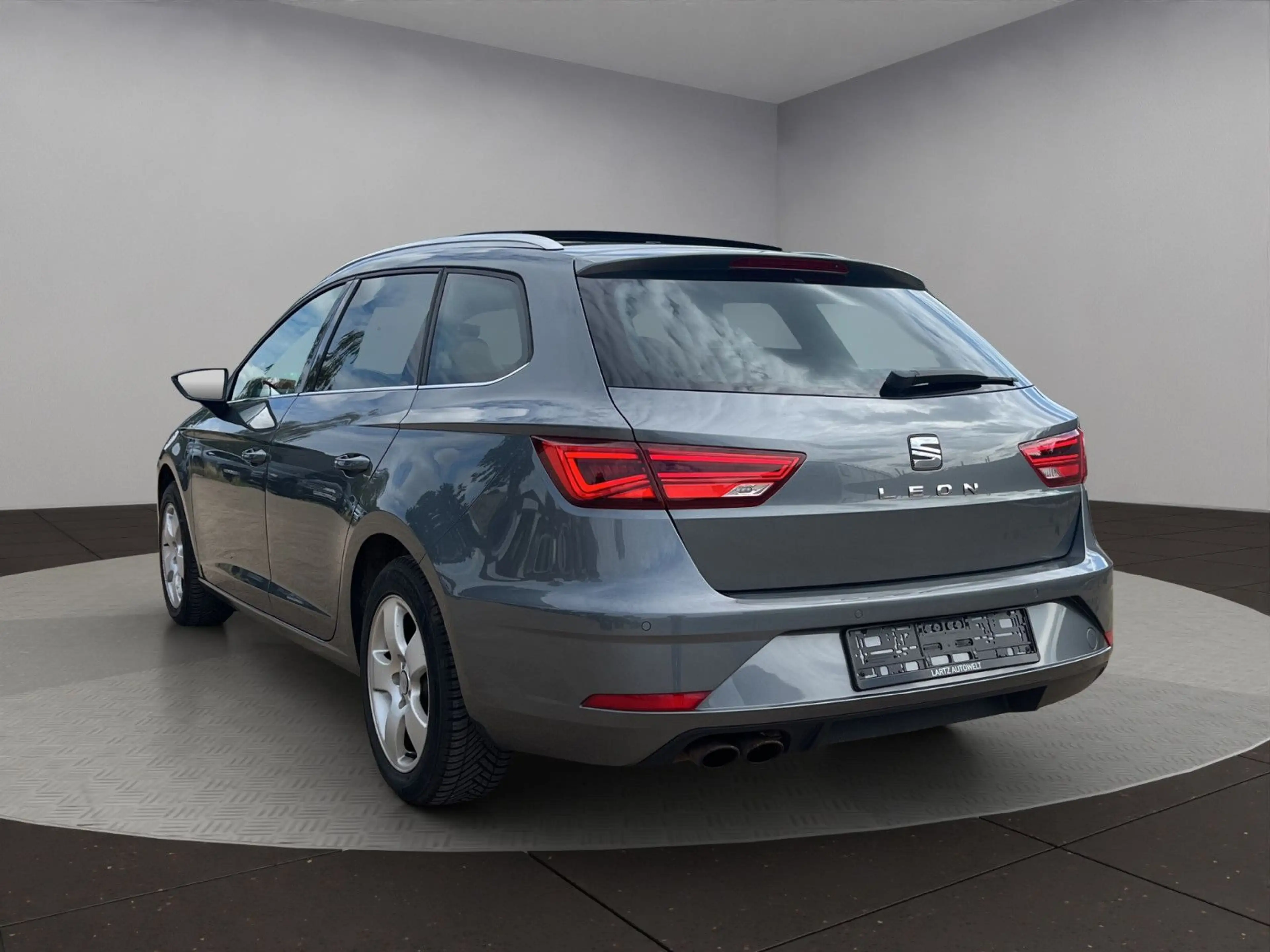 SEAT Leon ST Xcellence/ACC/CarPlay/PANO/DSG/Lane-Ass. — photo 3