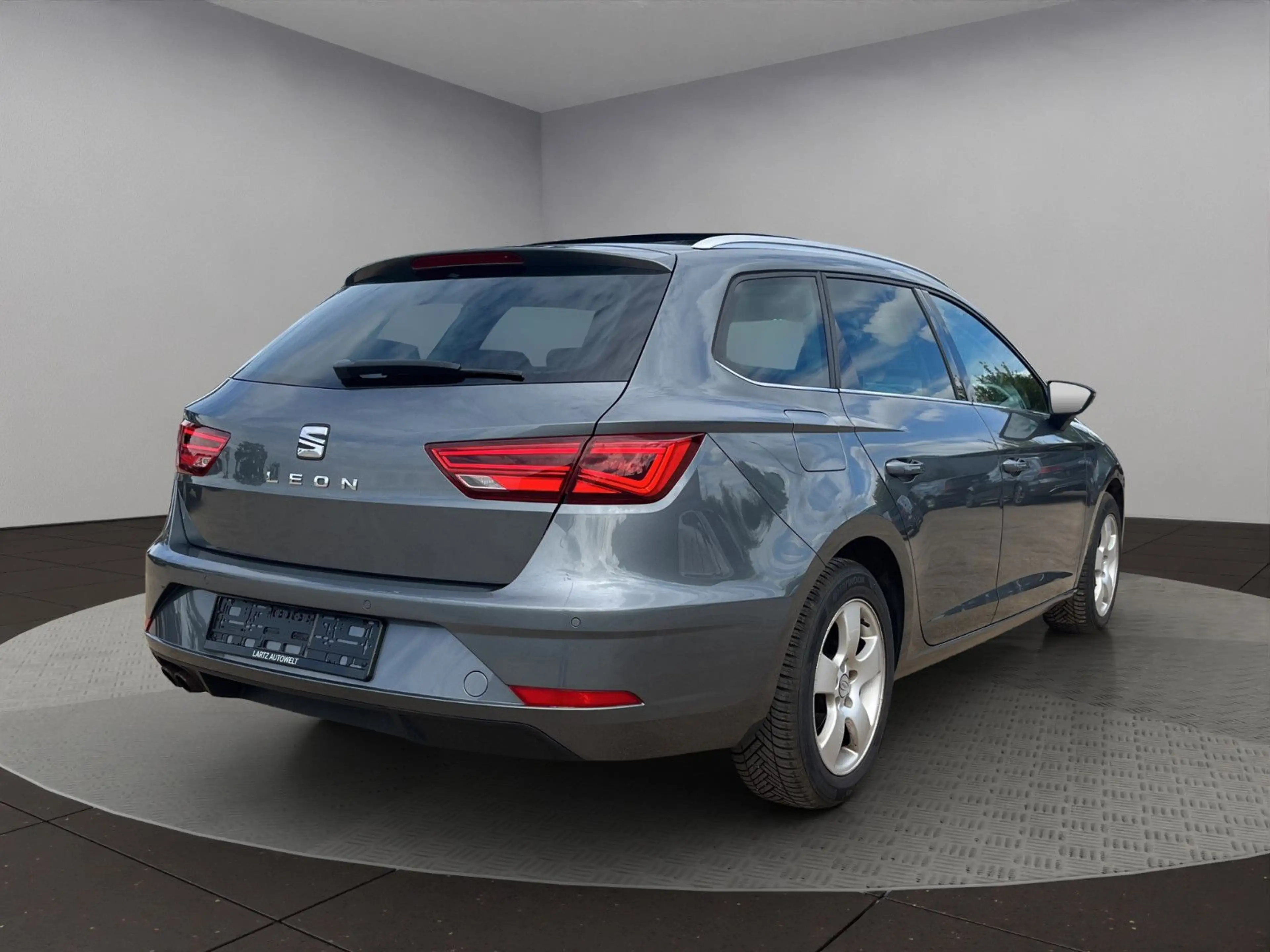 SEAT Leon ST Xcellence/ACC/CarPlay/PANO/DSG/Lane-Ass. — photo 5