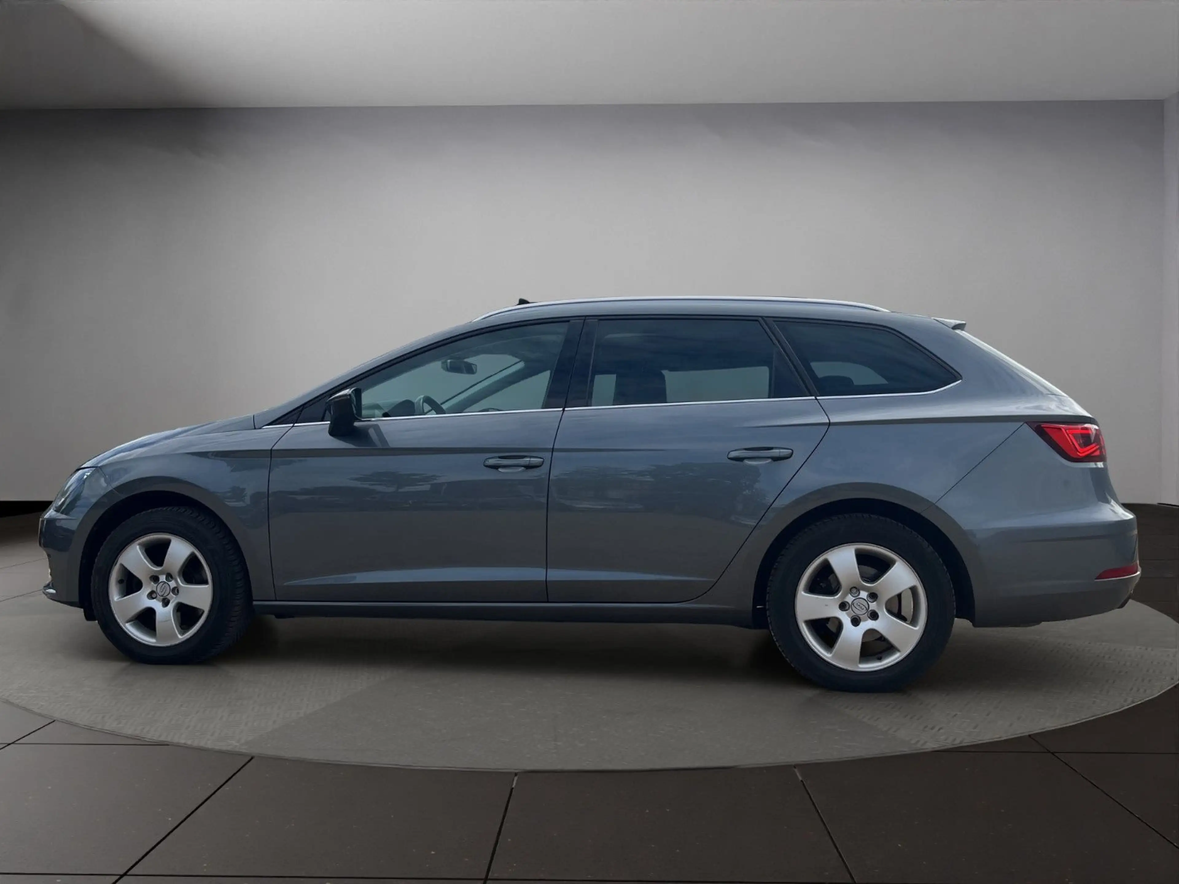 SEAT Leon ST Xcellence/ACC/CarPlay/PANO/DSG/Lane-Ass. — photo 2
