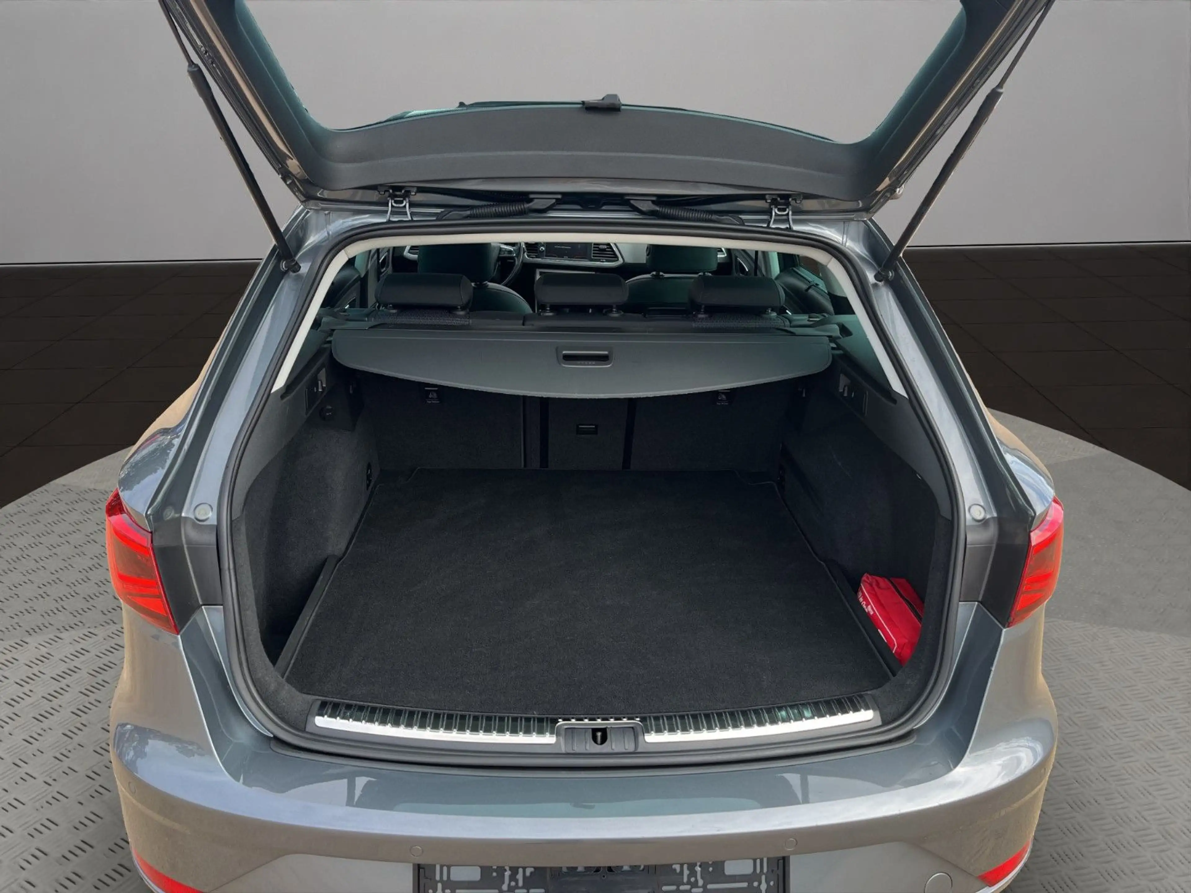 SEAT Leon ST Xcellence/ACC/CarPlay/PANO/DSG/Lane-Ass. — photo 9