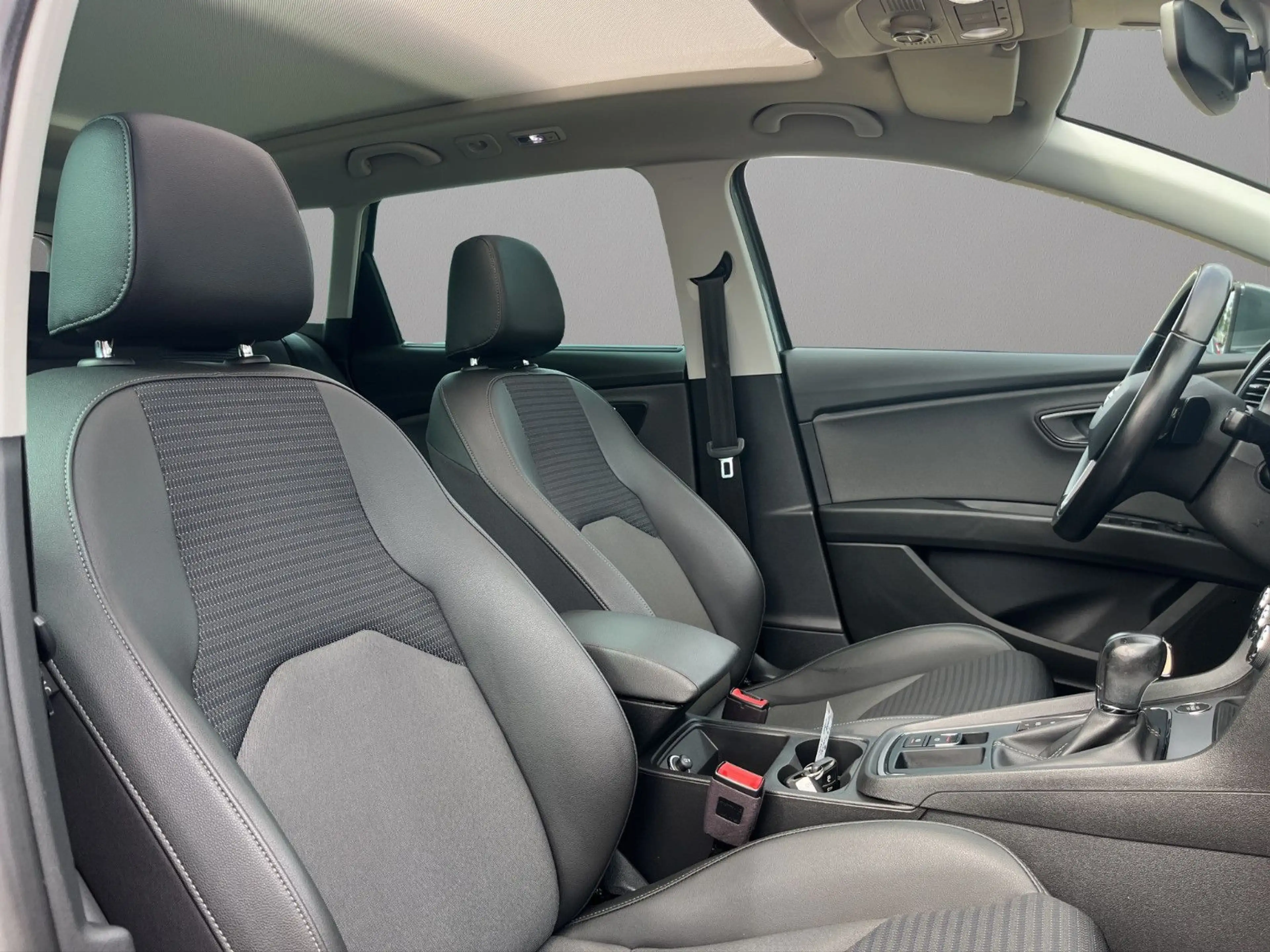 SEAT Leon ST Xcellence/ACC/CarPlay/PANO/DSG/Lane-Ass. — photo 13