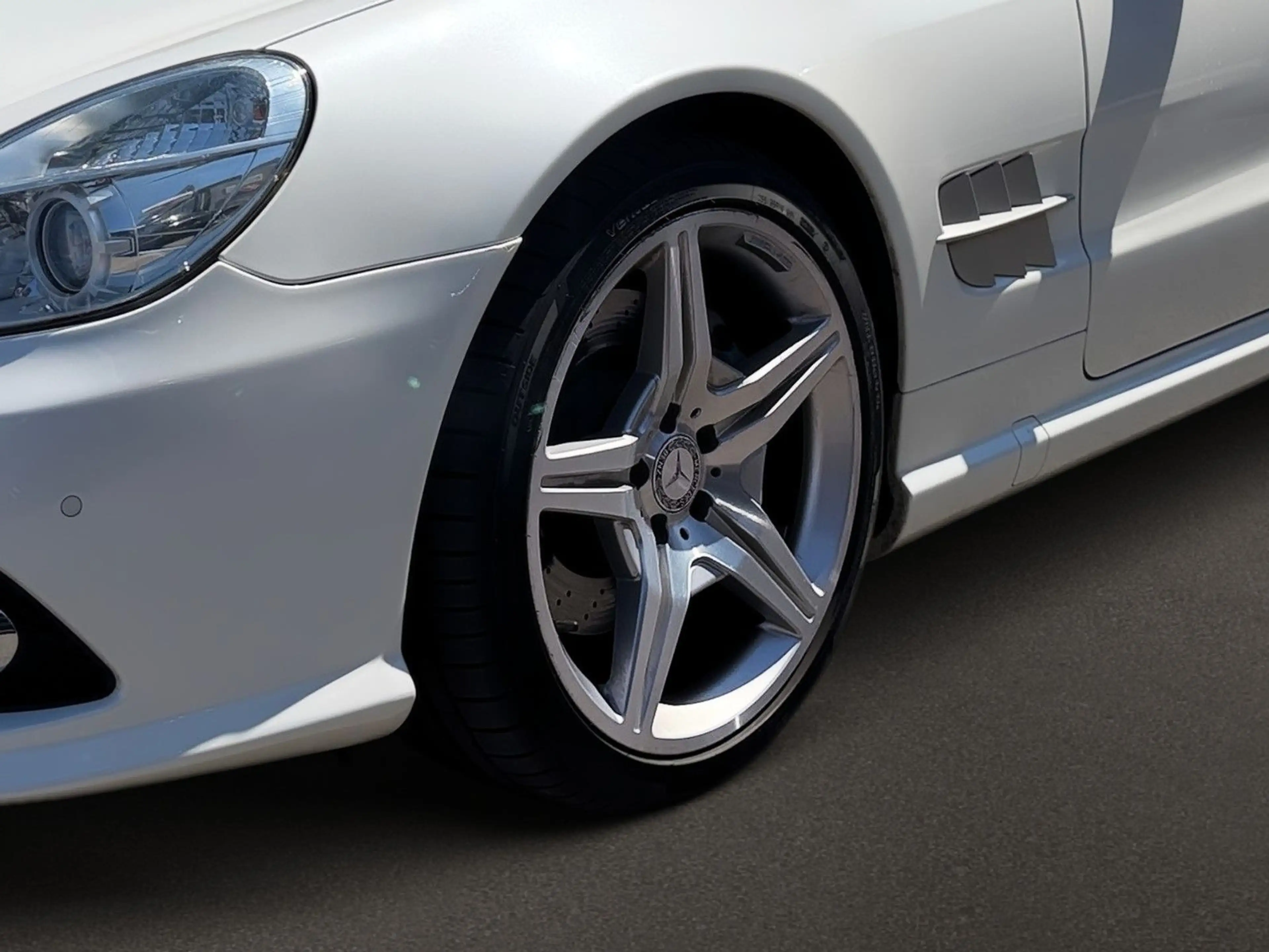 Mercedes-Benz SL 500 — photo 9