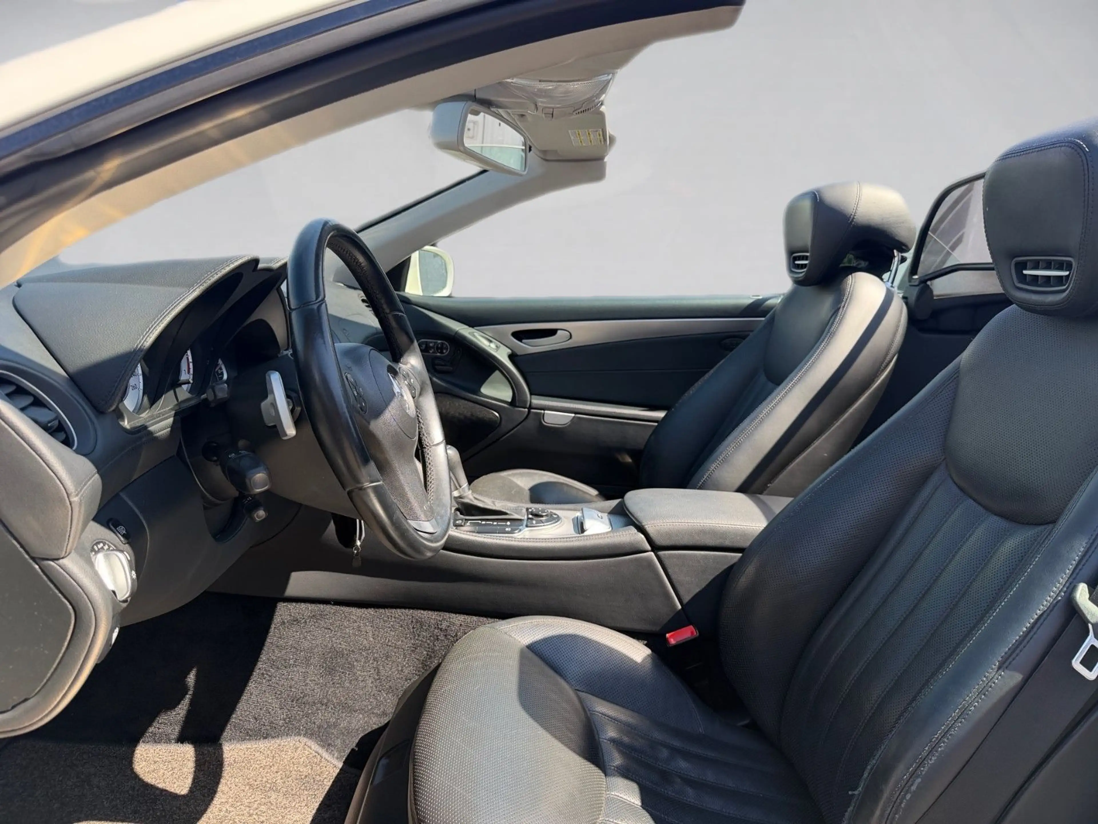 Mercedes-Benz SL 500 — photo 11
