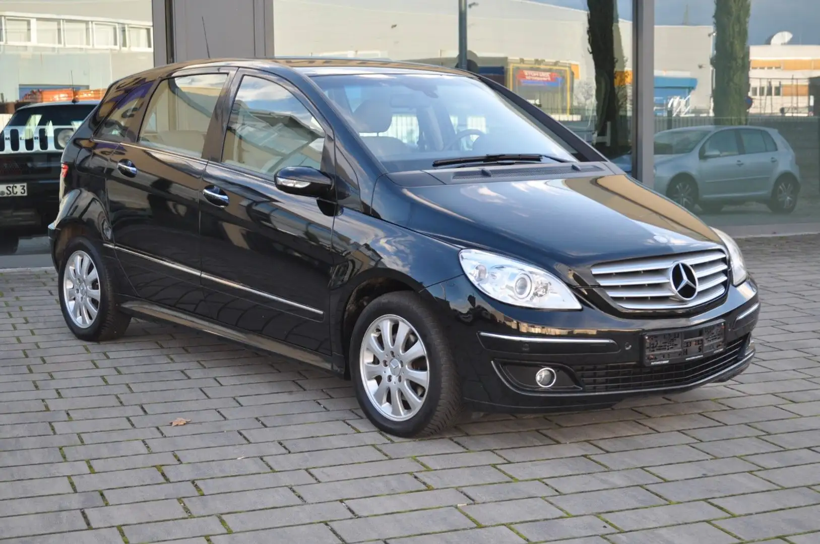 Mercedes-Benz B 200 B * Automatic - TÜV NEU * Schwarz - 1