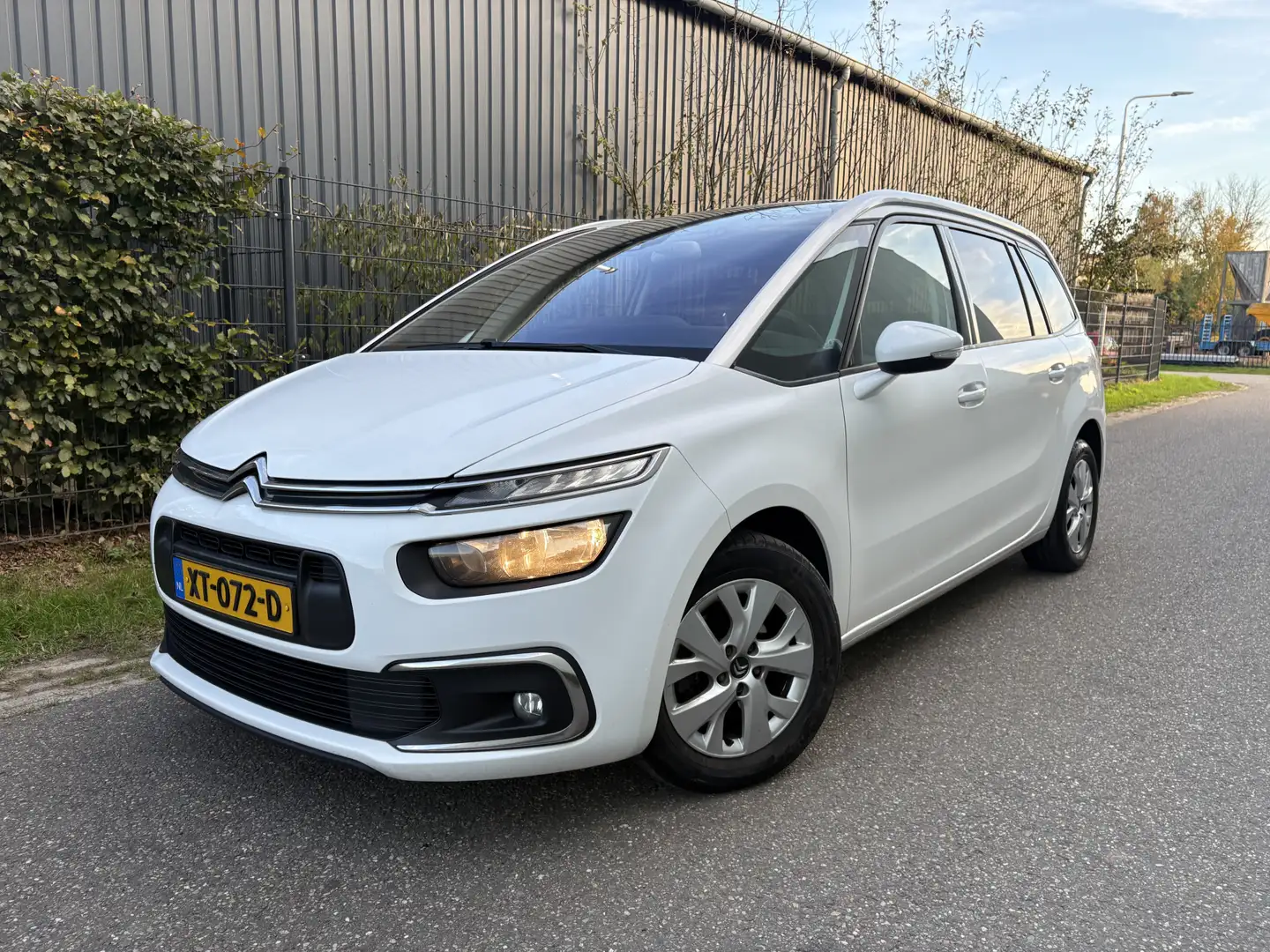 Citroen Grand C4 SpaceTourer 1.2 PureTech Business / AUTOMAAT / NAVI / 7 PERSOO White - 1