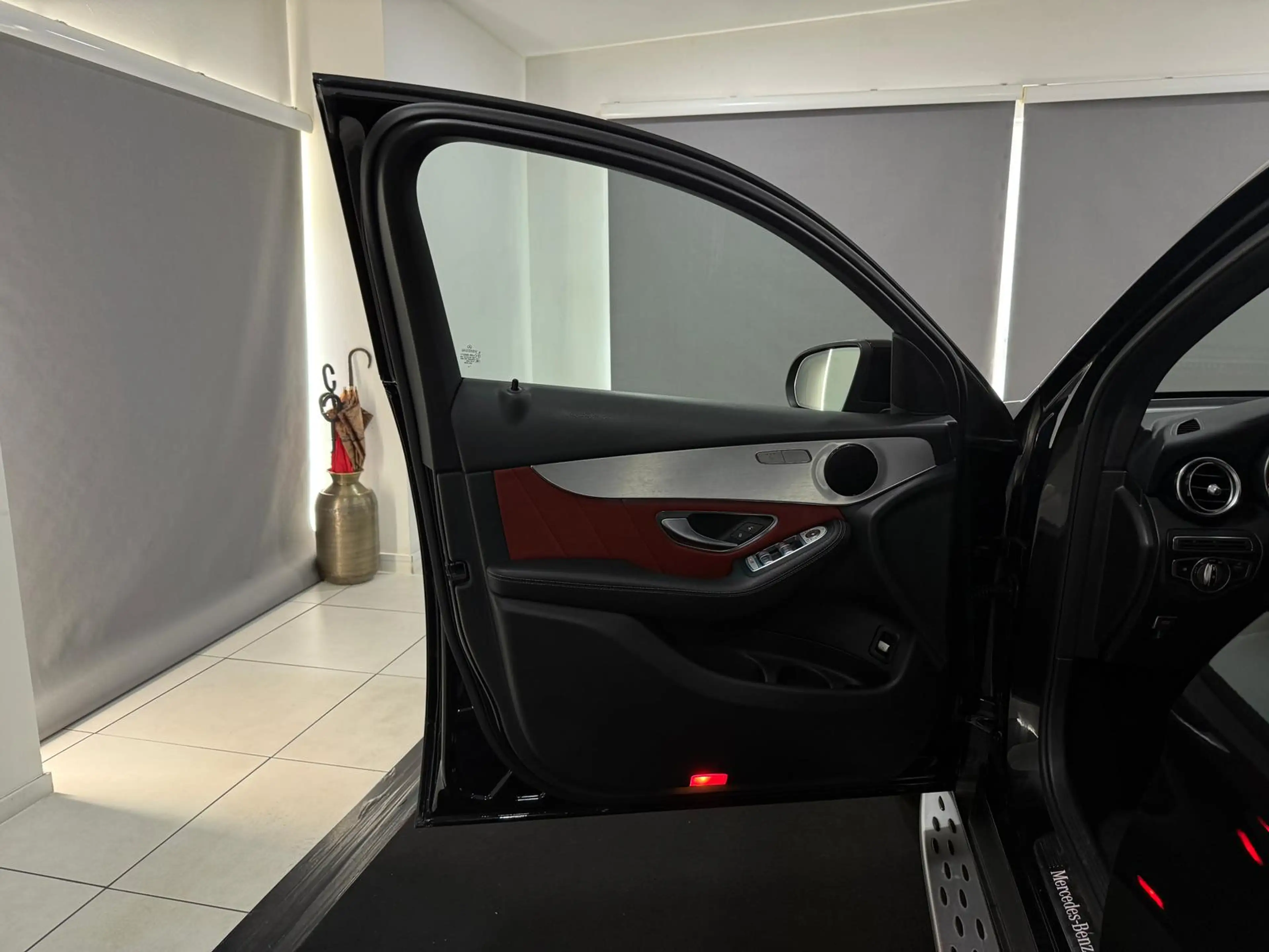 Mercedes-Benz GLC 250 4M 9G COUPE AMG-LINE*LEDER-BI-COLOR*LED* — photo 15