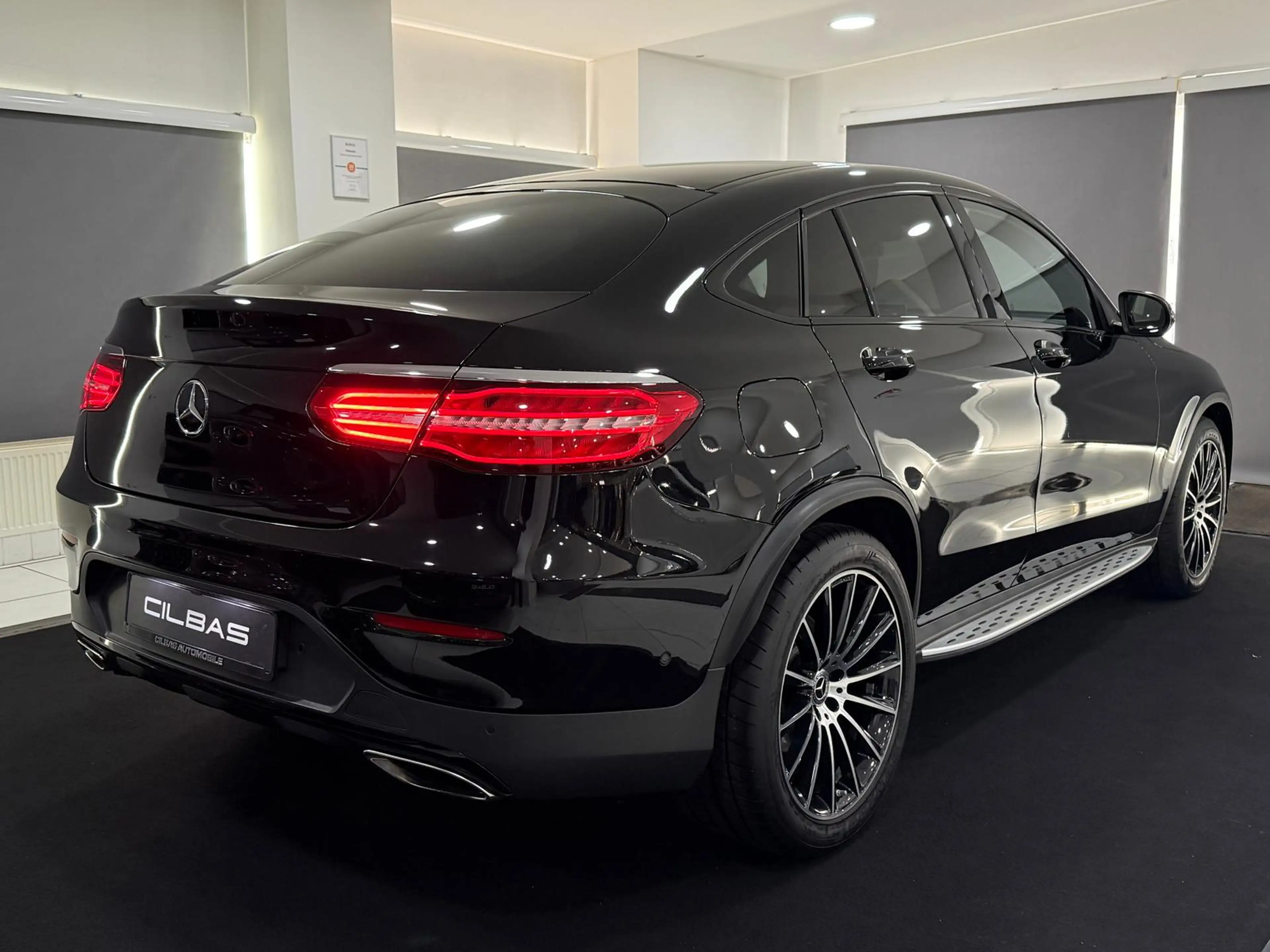 Mercedes-Benz GLC 250 4M 9G COUPE AMG-LINE*LEDER-BI-COLOR*LED* — photo 7