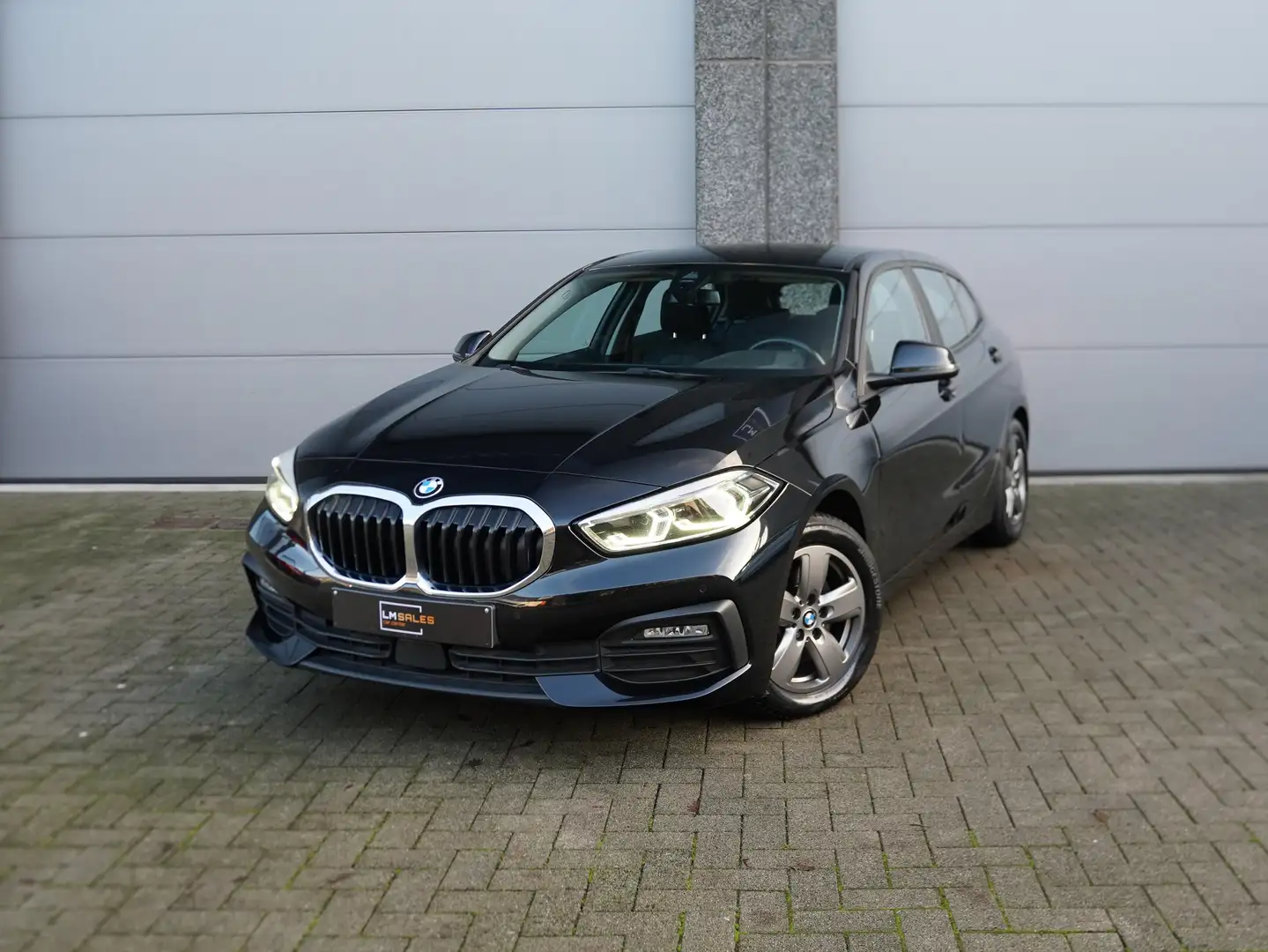 BMW 118 *EL. KOFFER / ZETEL&STUURVERW / CARPLAY / CRUISE* Noir - 1