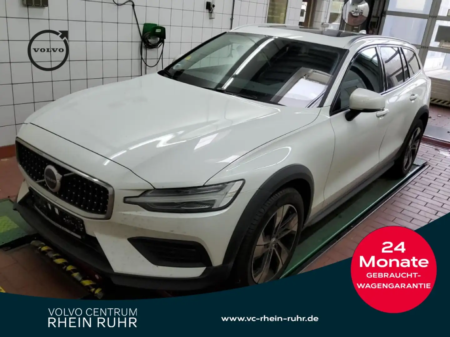 Volvo V60 Cross Country B4 AWD  PLUS AHK+PANO+MET+ Weiß - 1