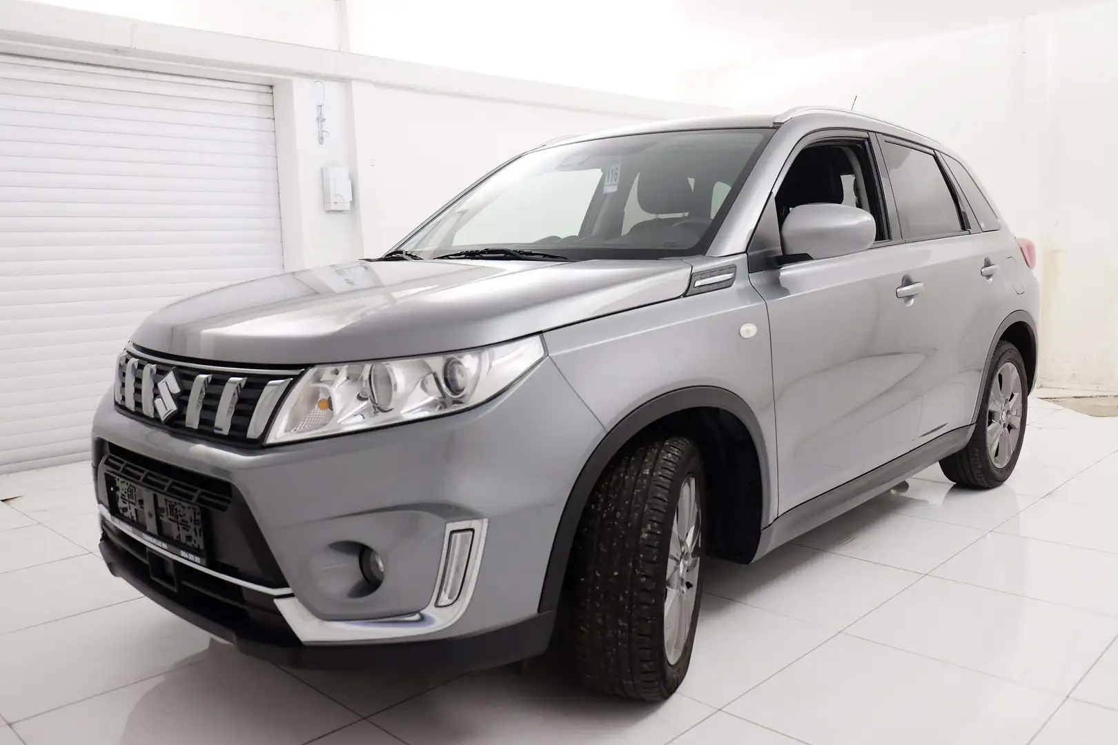 Suzuki Vitara Vitara 1.0 essence - LPG - 4x4 - Automatique Gris - 2