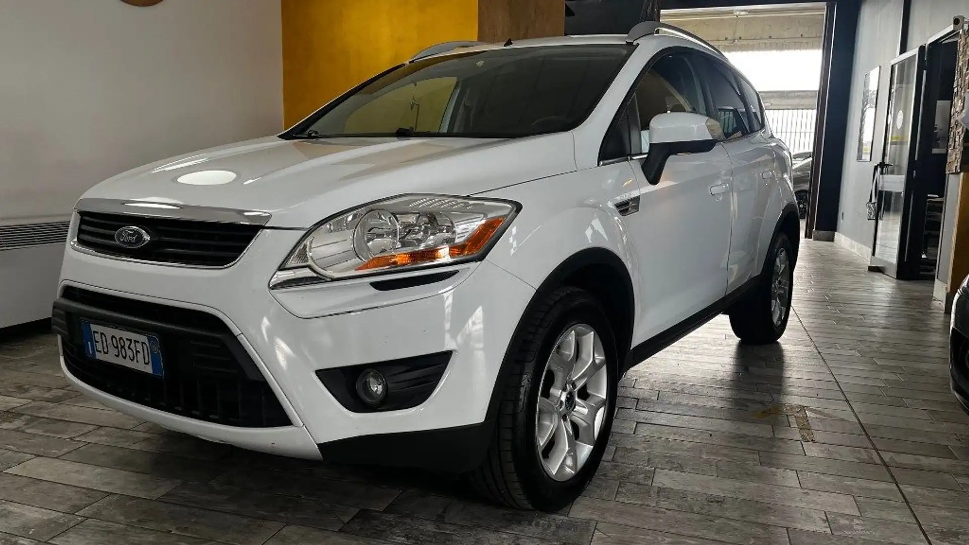Ford Kuga + 2.0 TDCi 136 CV 4WD DPF Bianco - 1