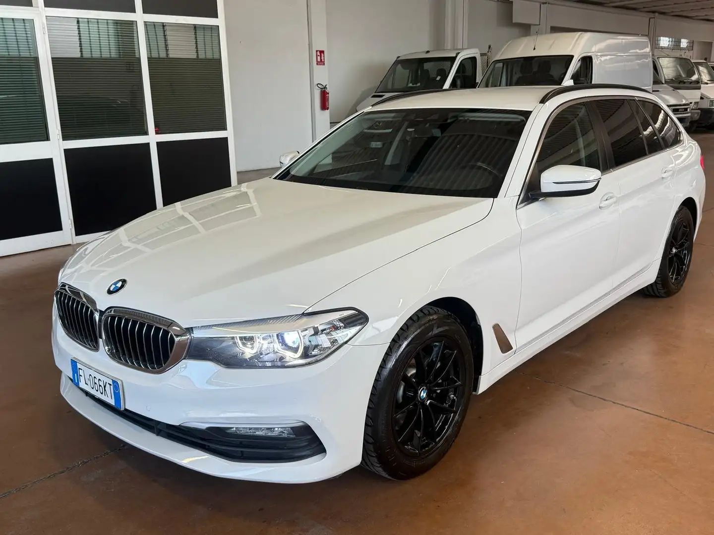 BMW 520 Serie 5 G31 2017 Touring 520d Touring Business Bianco - 2