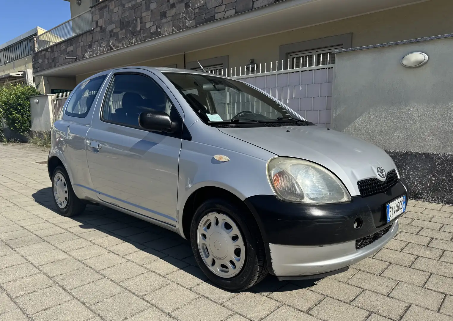 Toyota Yaris 3p 1.0 Adatta a neopatentati - 1