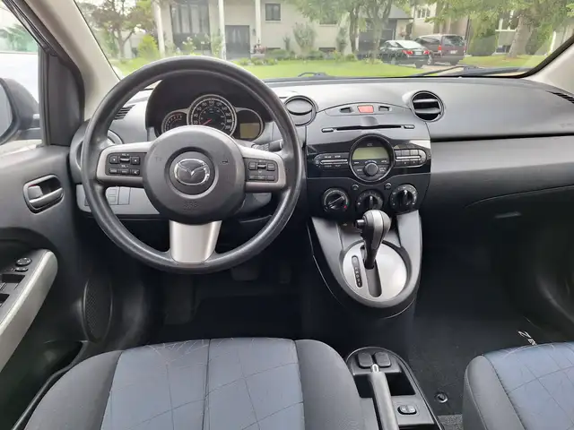 Mazda 2 2011 — photo 7