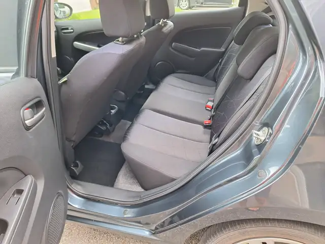 Mazda 2 2011 — photo 8