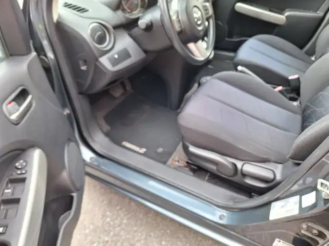 Mazda 2 2011 — photo 6