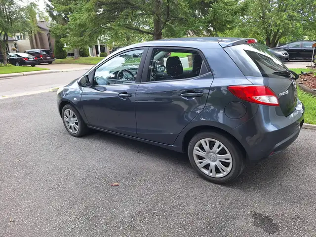 Mazda 2 2011 — photo 2