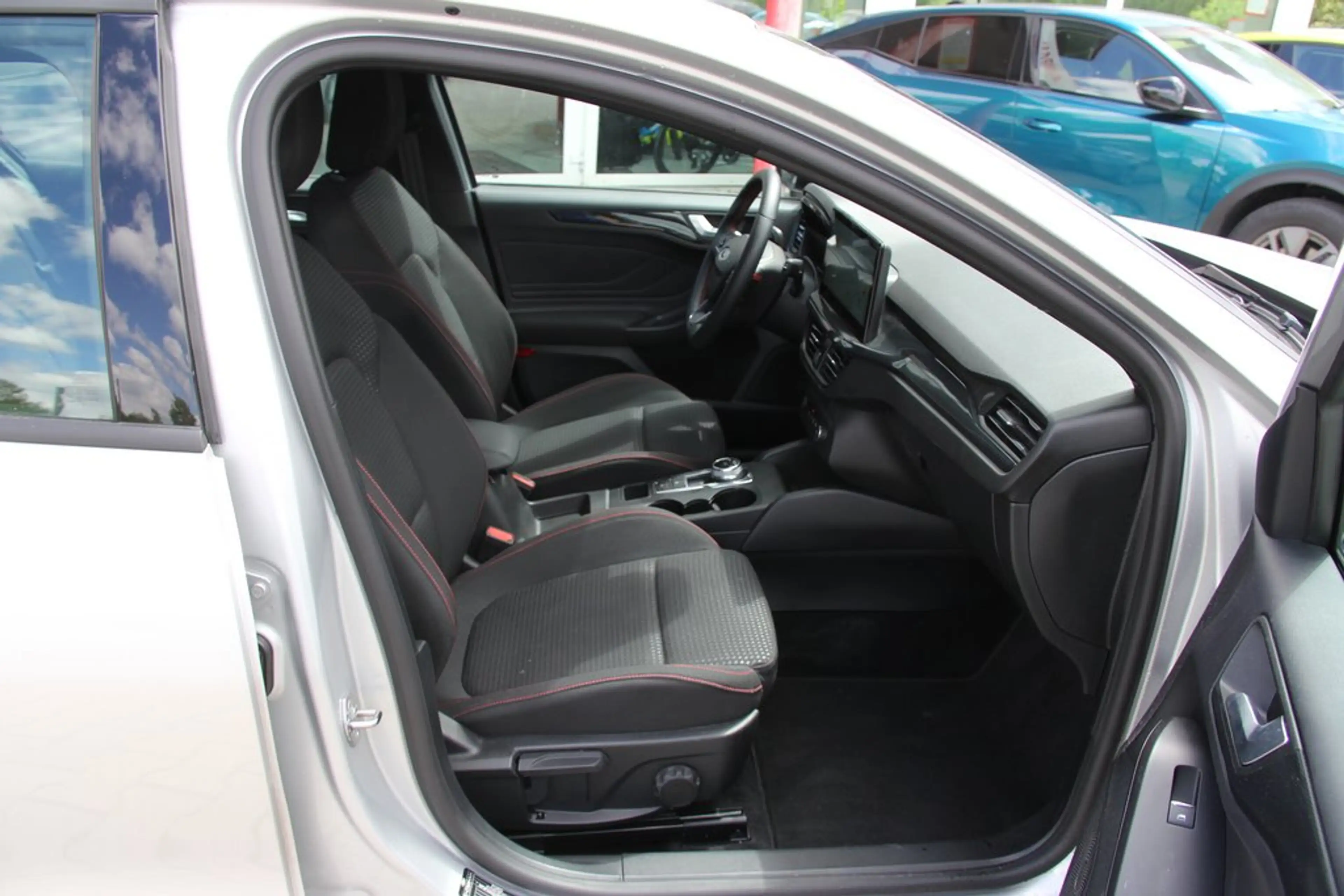 Ford Focus Turnier 155PS ST-LINE LED AdapTempomat CAM 17Z — photo 13