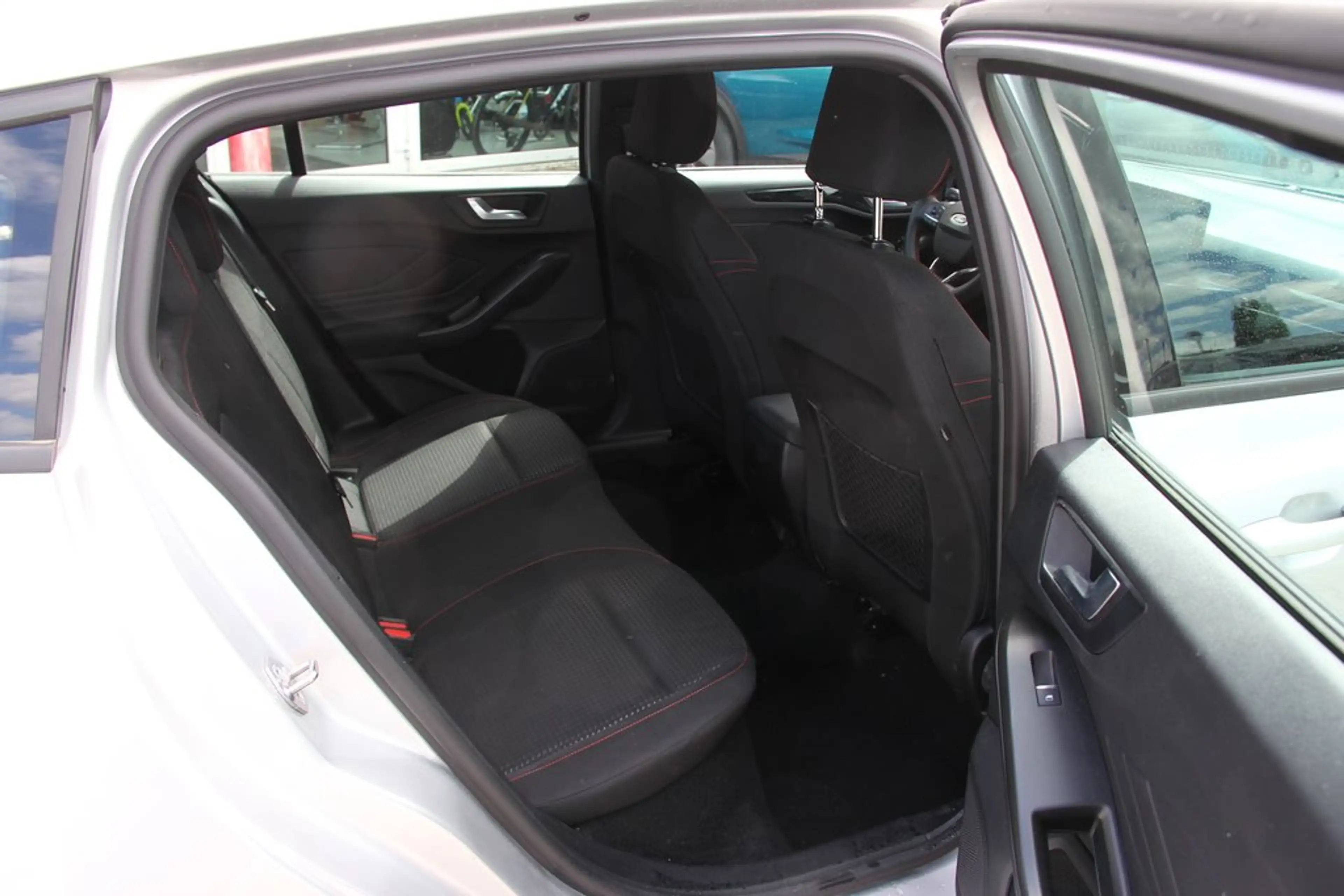 Ford Focus Turnier 155PS ST-LINE LED AdapTempomat CAM 17Z — photo 9