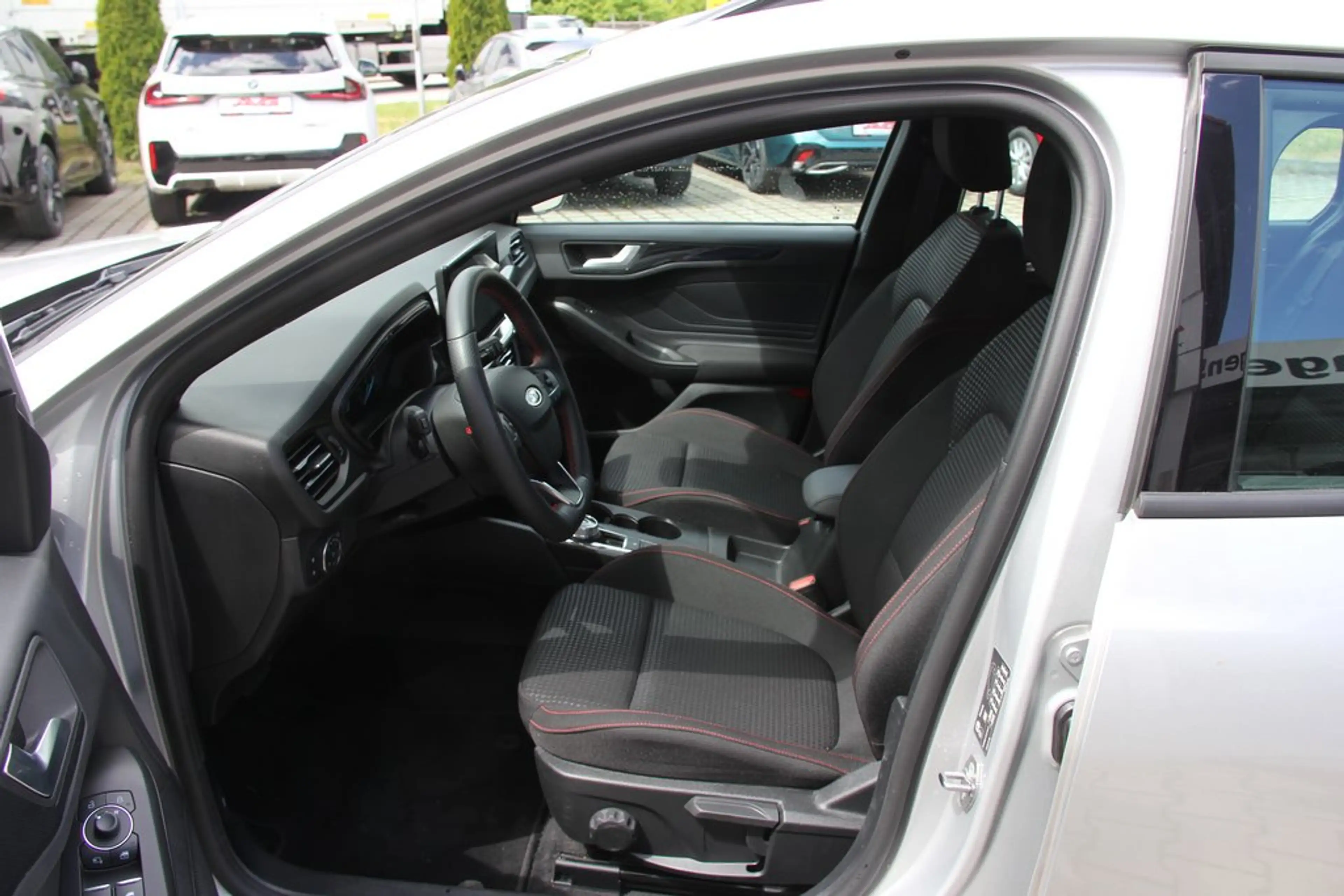 Ford Focus Turnier 155PS ST-LINE LED AdapTempomat CAM 17Z — photo 10