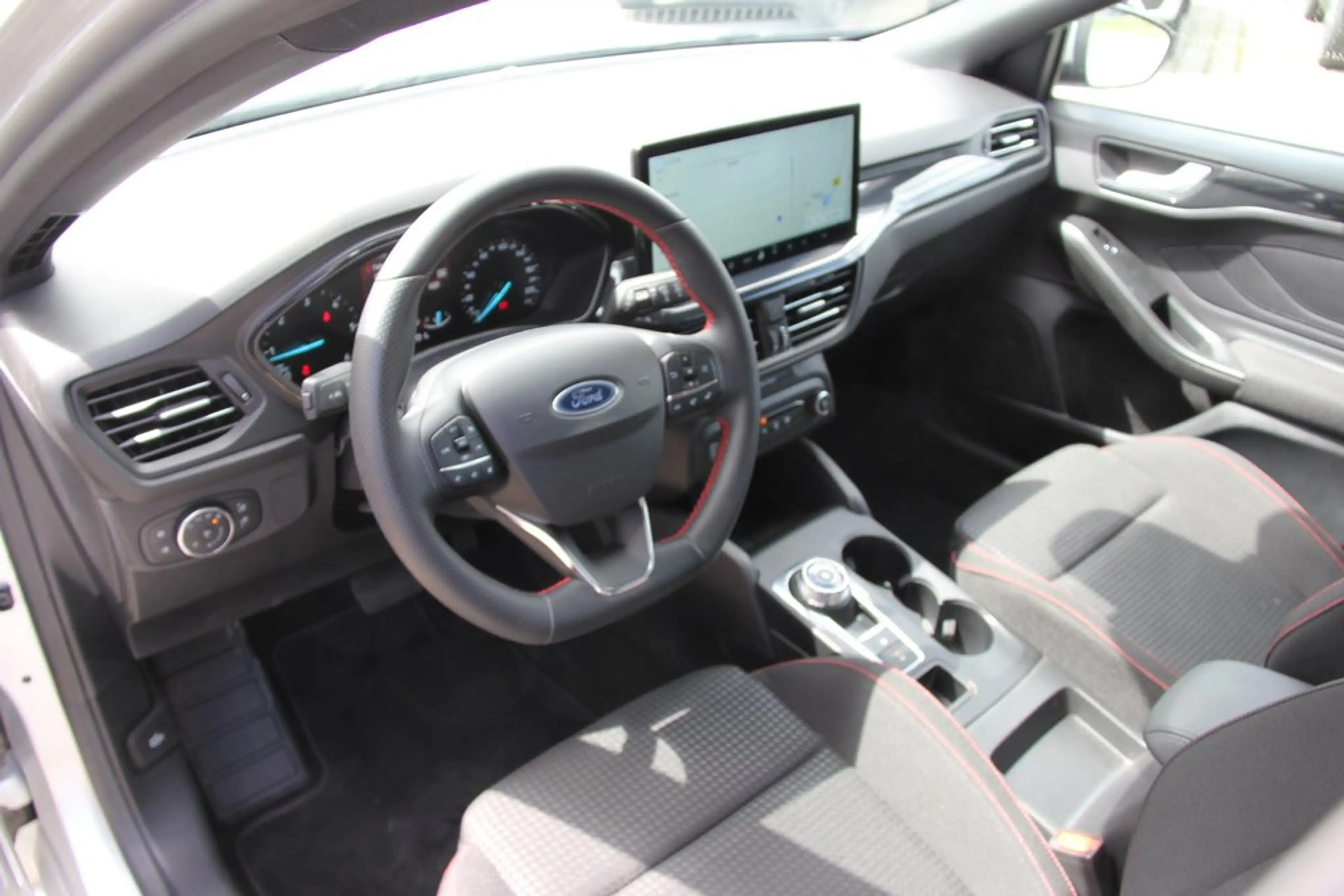 Ford Focus Turnier 155PS ST-LINE LED AdapTempomat CAM 17Z — photo 6