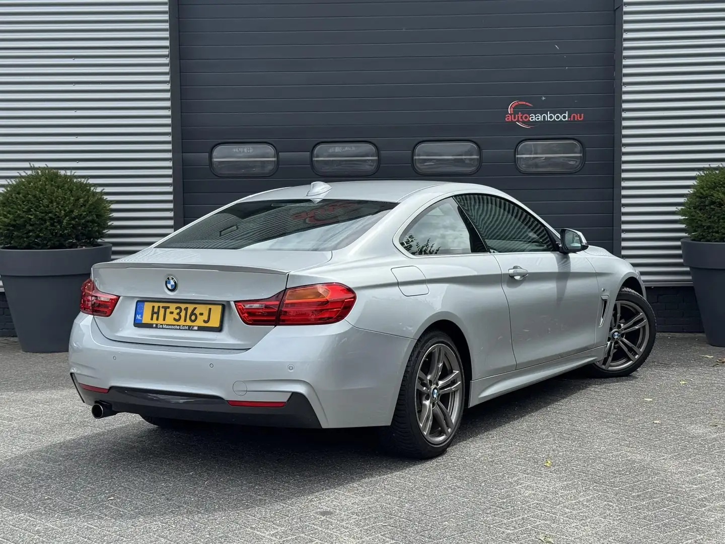 BMW 420 4-serie Coupé 420i High Executive M-Sport | Naviga Grijs - 2