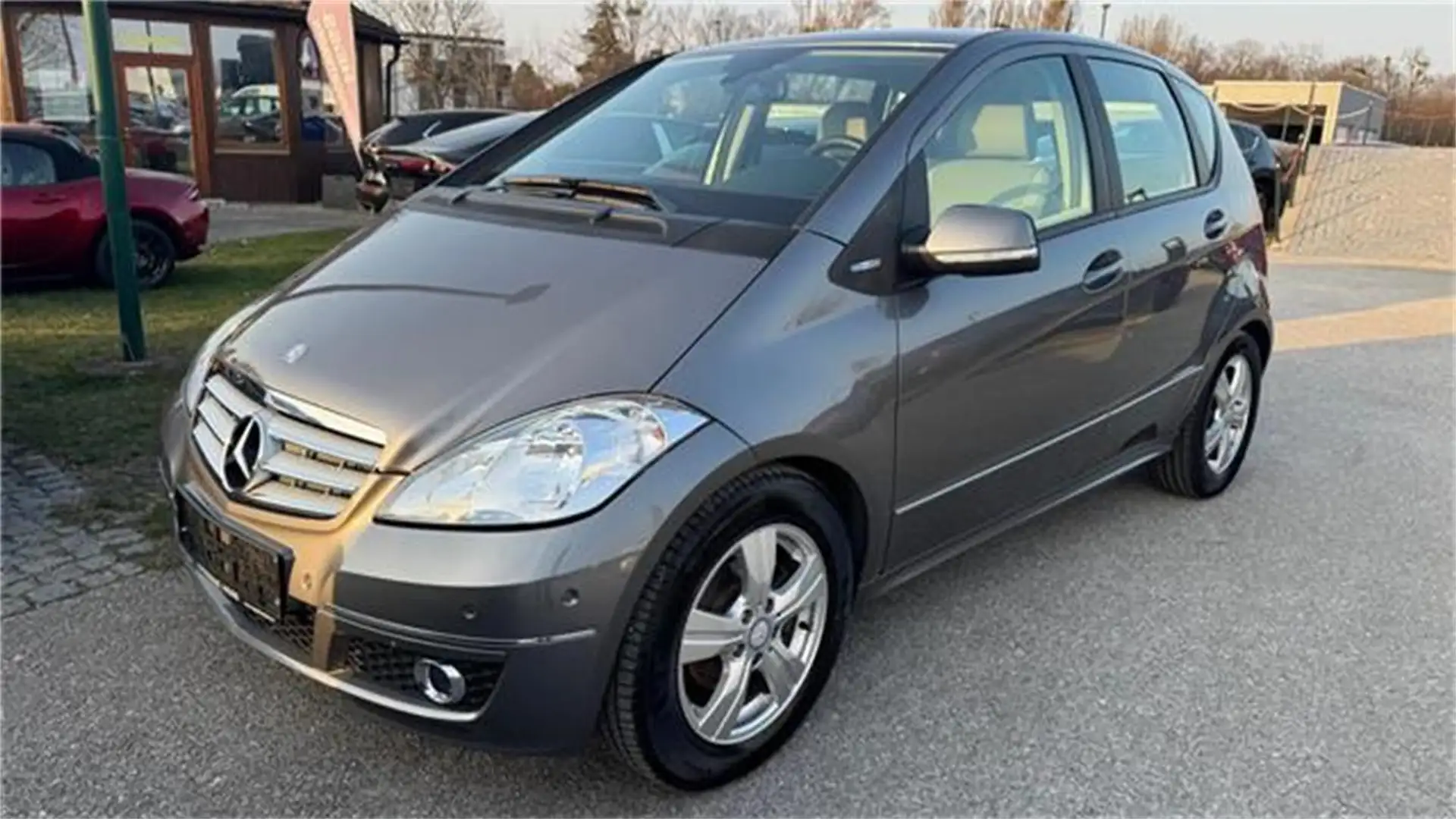 Mercedes-Benz A 160 Avantgarde A-Edition BlueEfficiency CDI Grau - 1