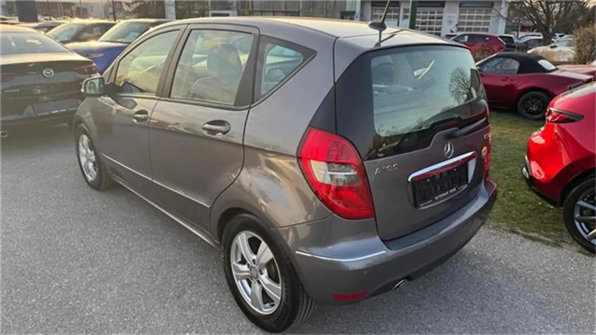 Mercedes-Benz A 160 Avantgarde A-Edition BlueEfficiency CDI Grau - 2