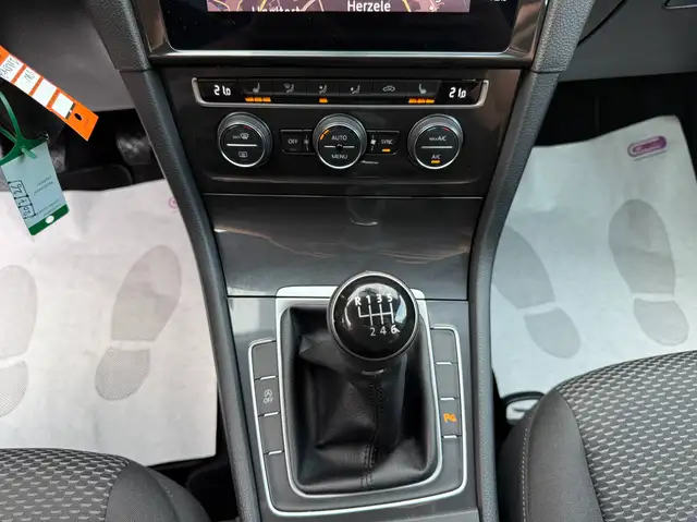 Volkswagen Golf view 19