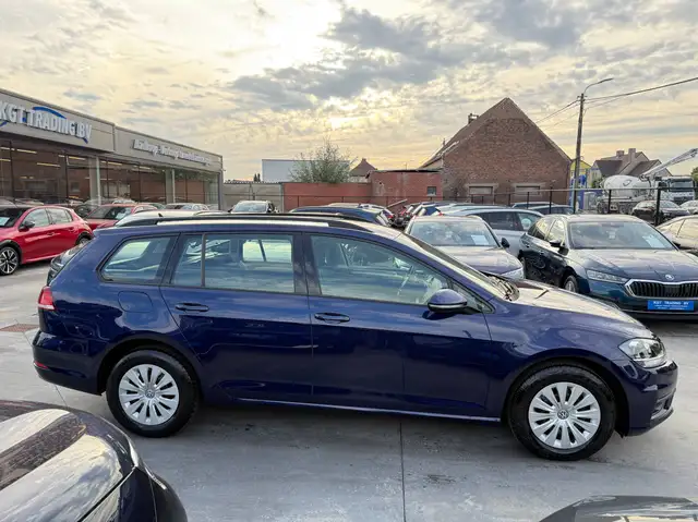 Volkswagen Golf view 4