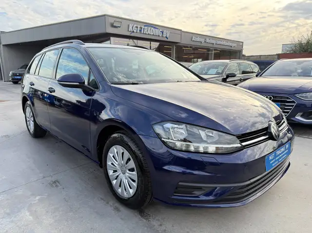 Volkswagen Golf view 3