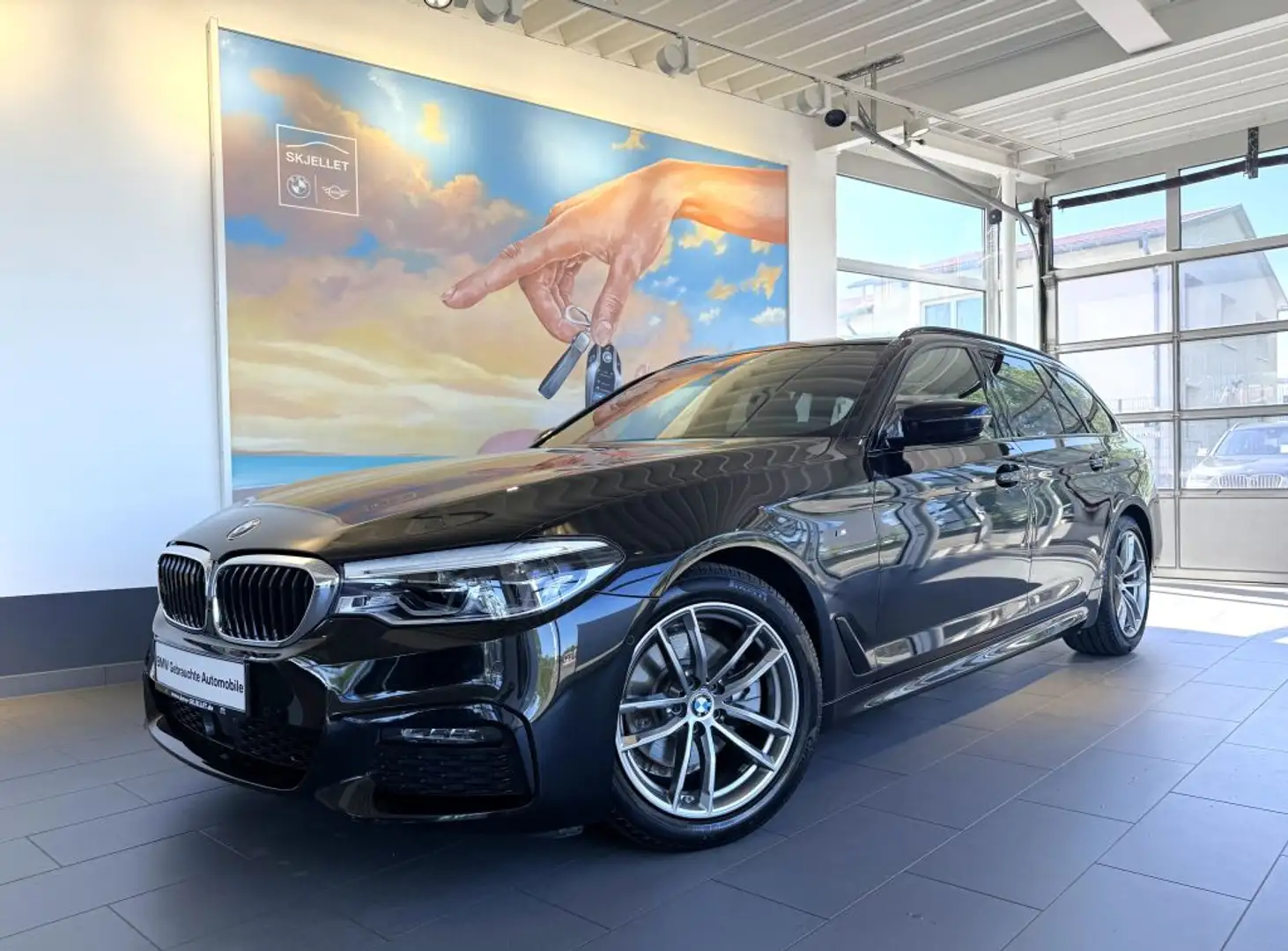 BMW 520 d Touring M SPORT ACC+LED+HUD+AHK+KAM+KOM+AL Noir - 1